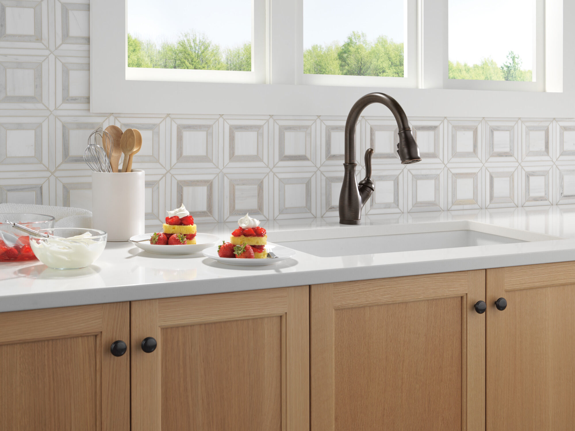 Touch2O® Technology Kitchen Faucet with Touchless Technology in