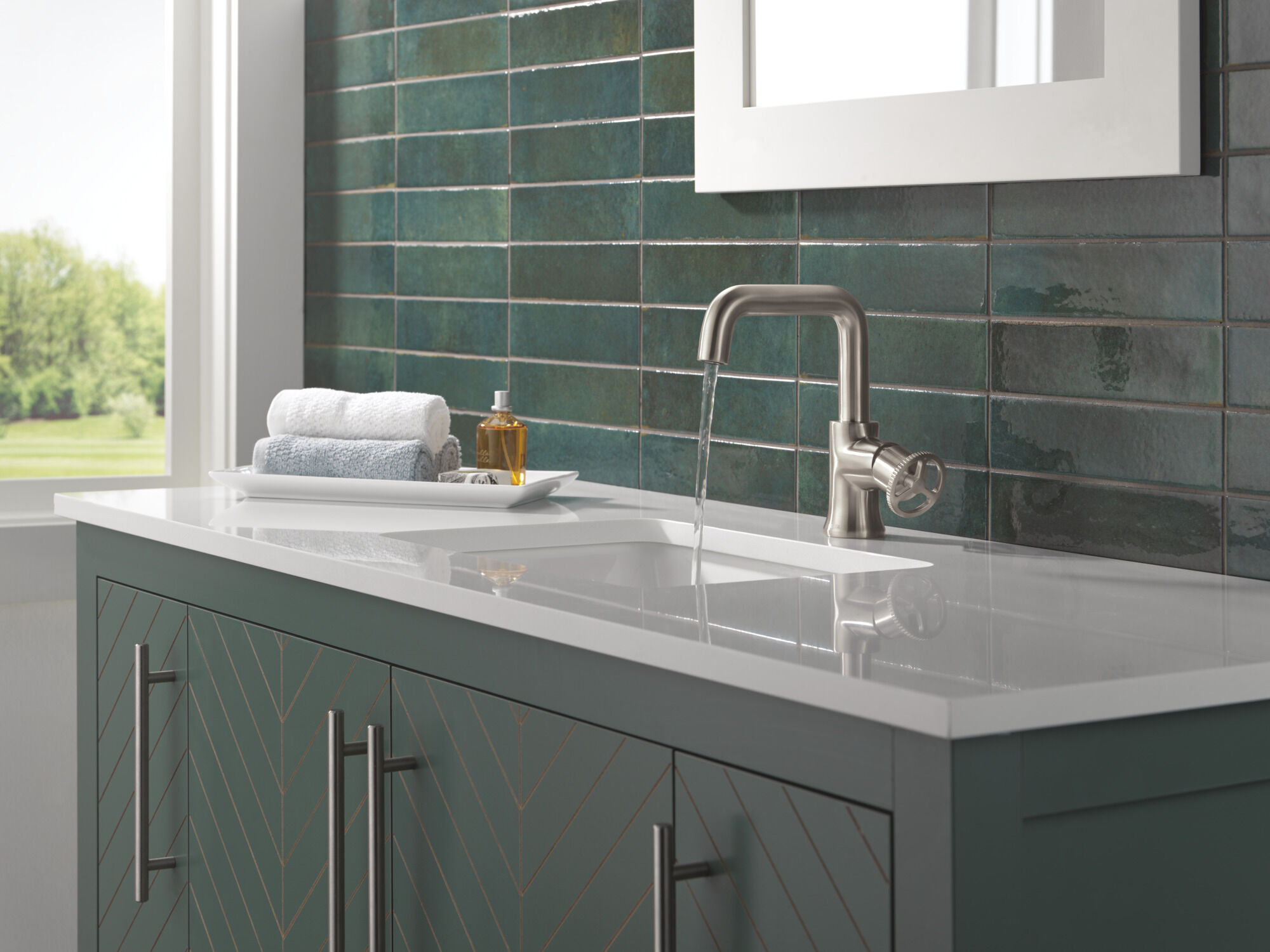 Single Handle Bathroom Faucet in Stainless 5547HAR-SS-DST | Delta