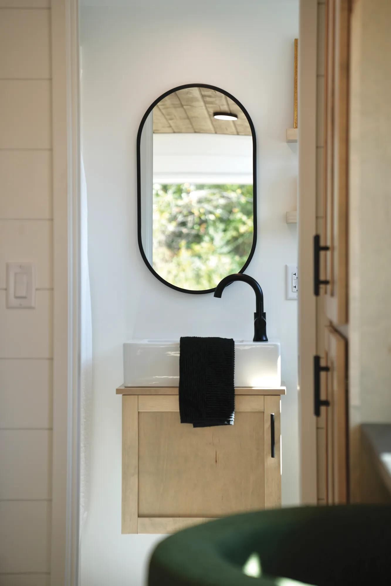 Single Handle Bathroom Faucet in Matte Black 559HAR-BL-DST | Delta