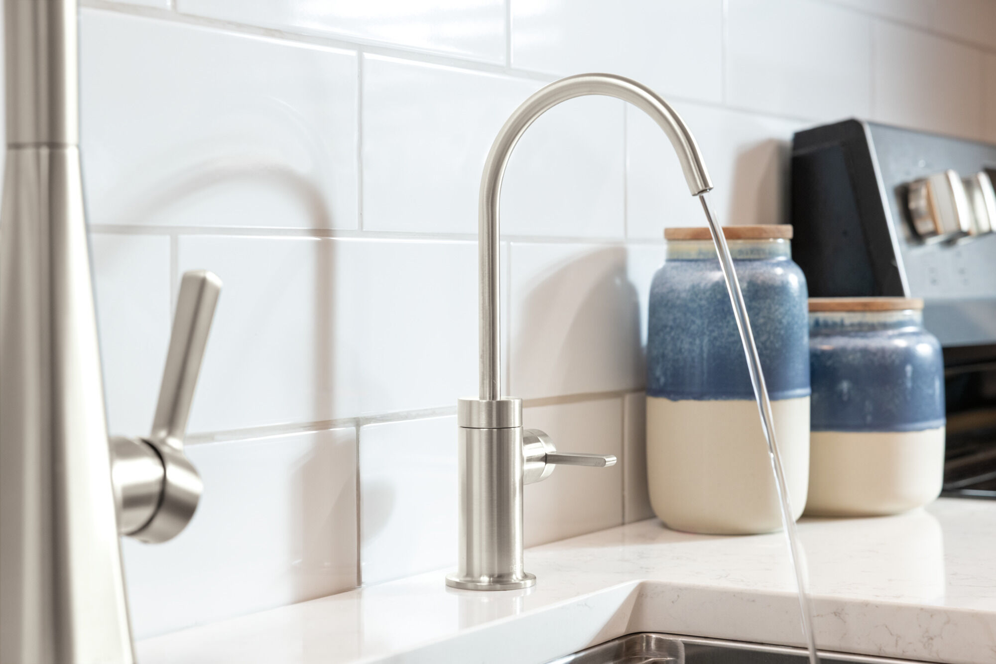 Single-Handle Pull-Down Kitchen Faucet with Touch2O® Technology in