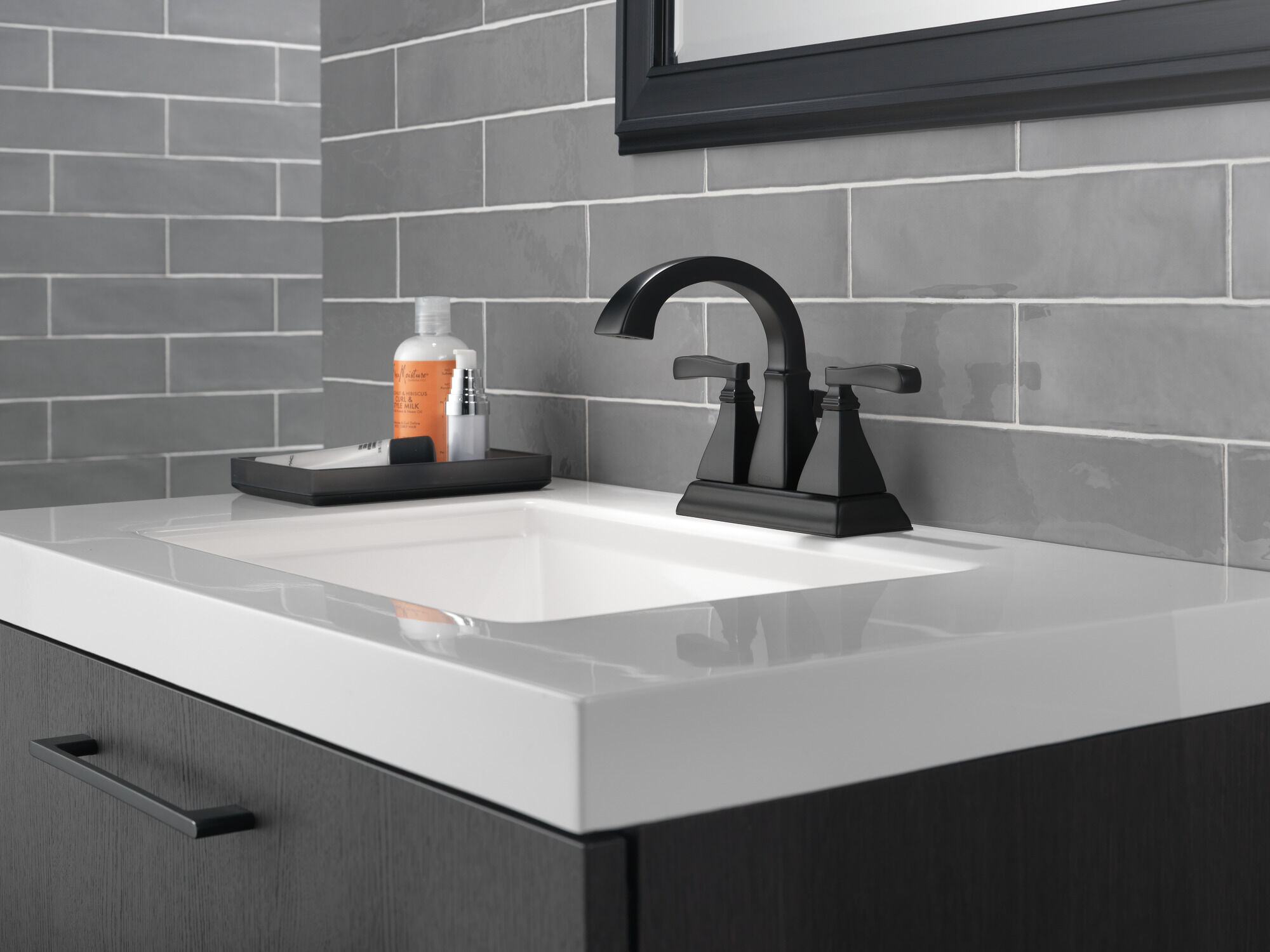 Two Handle Centerset Bathroom Faucet in Matte Black 25718LF-BL