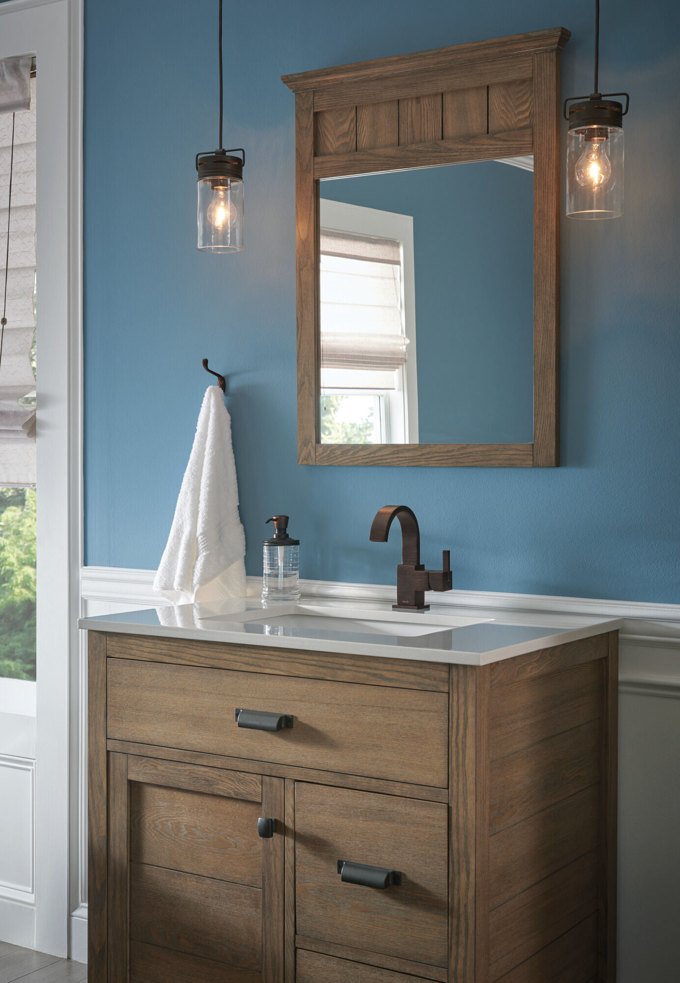 Single Handle Bathroom Faucet in Venetian Bronze 553LF-RB | Delta