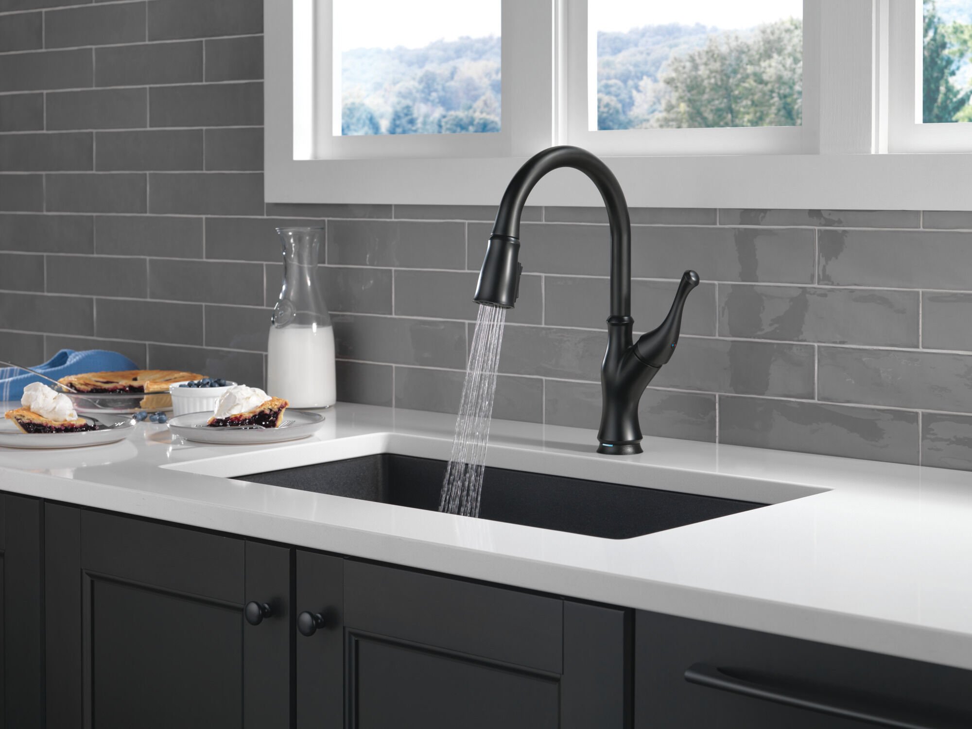 Single-Handle Pull-Down Kitchen Faucet with Touch2O® Technology