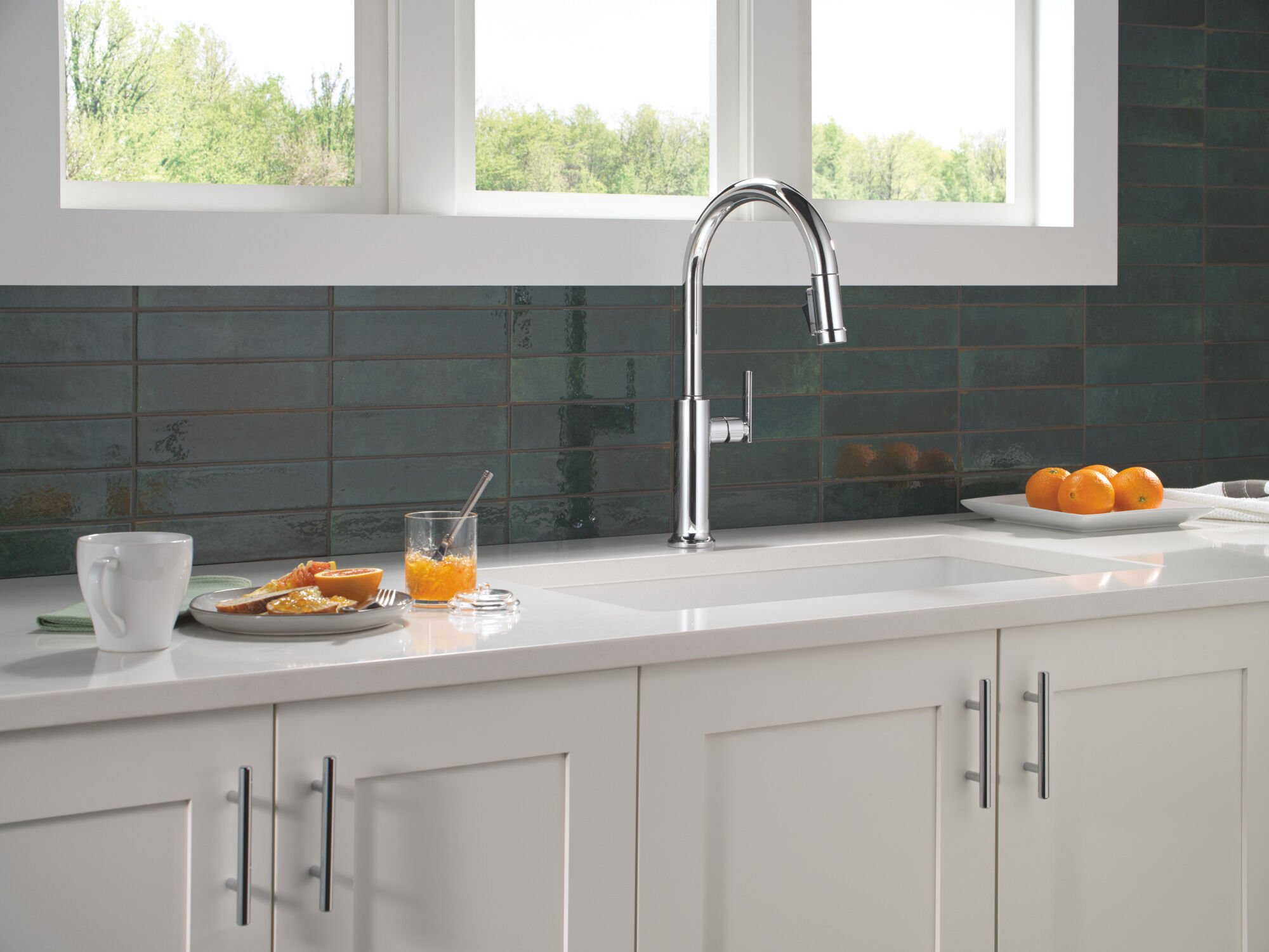 Single Handle Pull-Down Kitchen Faucet in Chrome 9186-DST | Delta