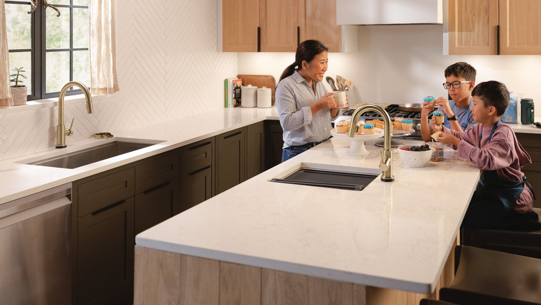 Metal Glass Rinser in Champagne Bronze GR250CZ Delta Faucet