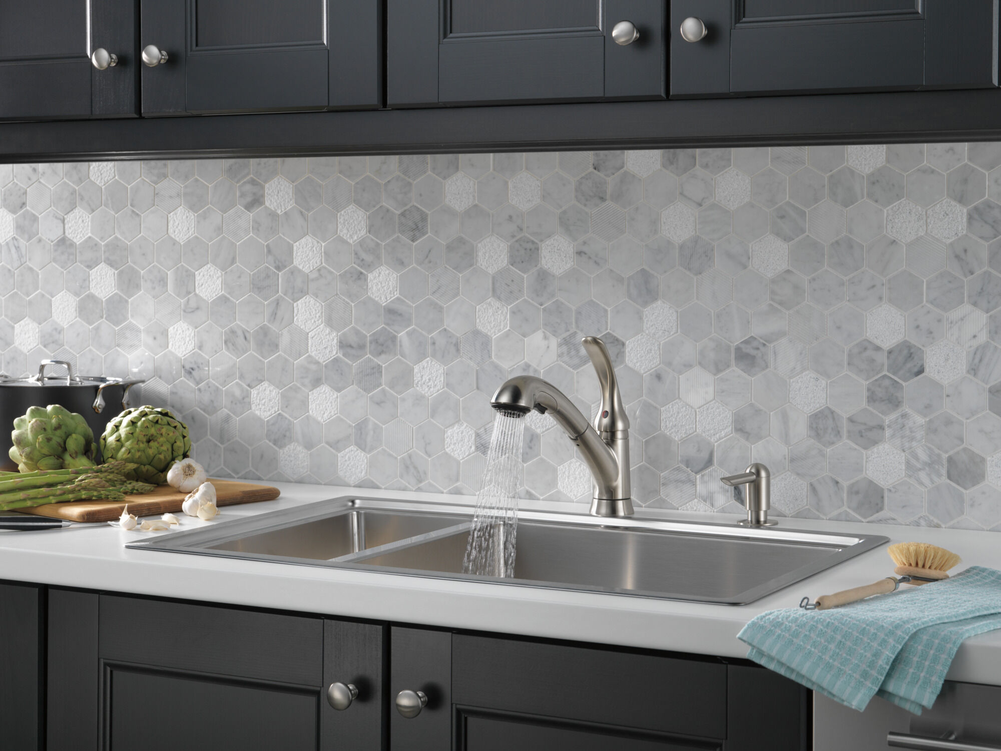 Single Handle Pull-Out Kitchen Faucet with Soap Dispenser