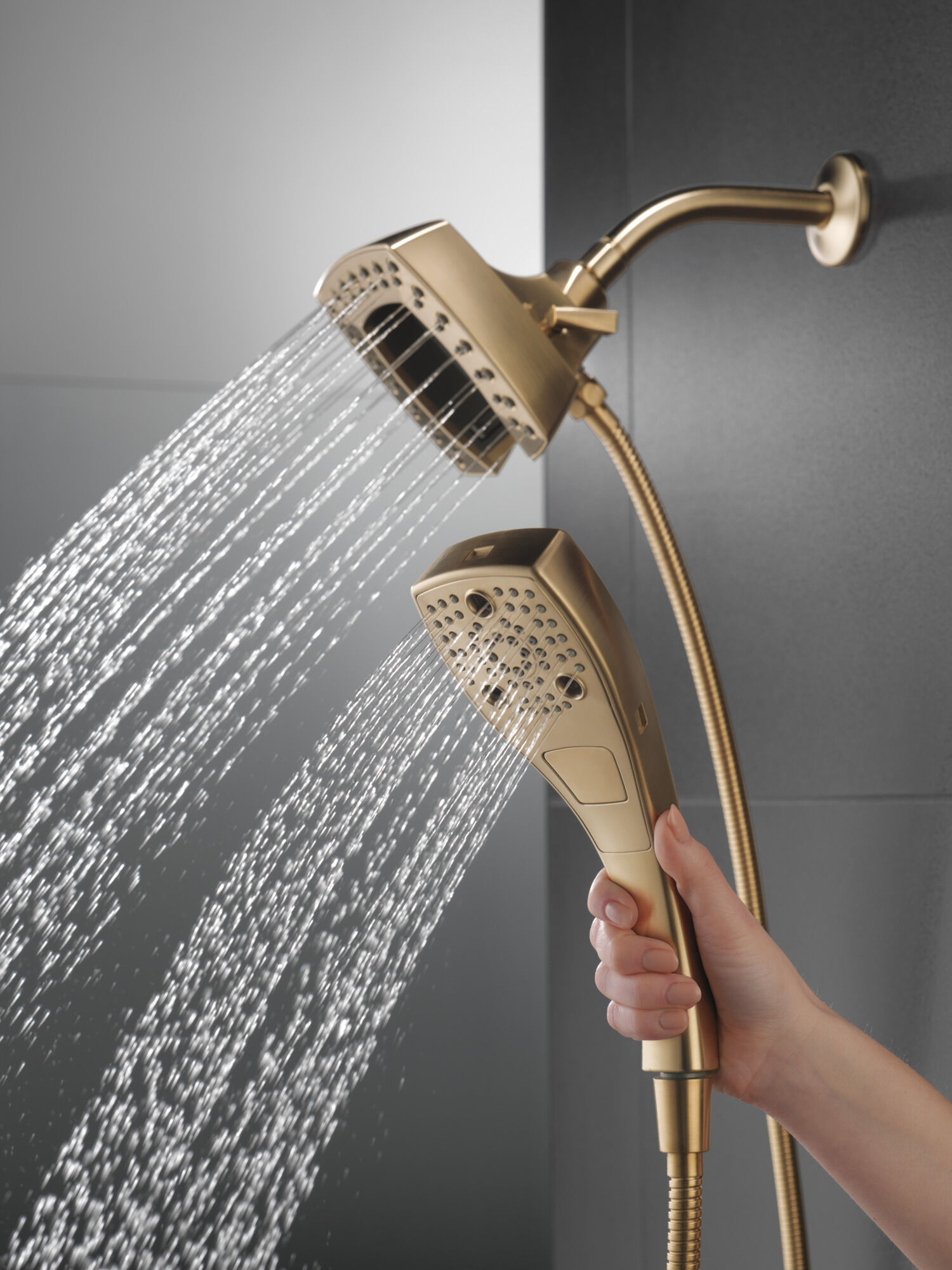 Heather Brown Diamond Head ウッドフレーム付き H2Okinetic® In2ition® 5-Setting Two-in-One Shower in Lumicoat