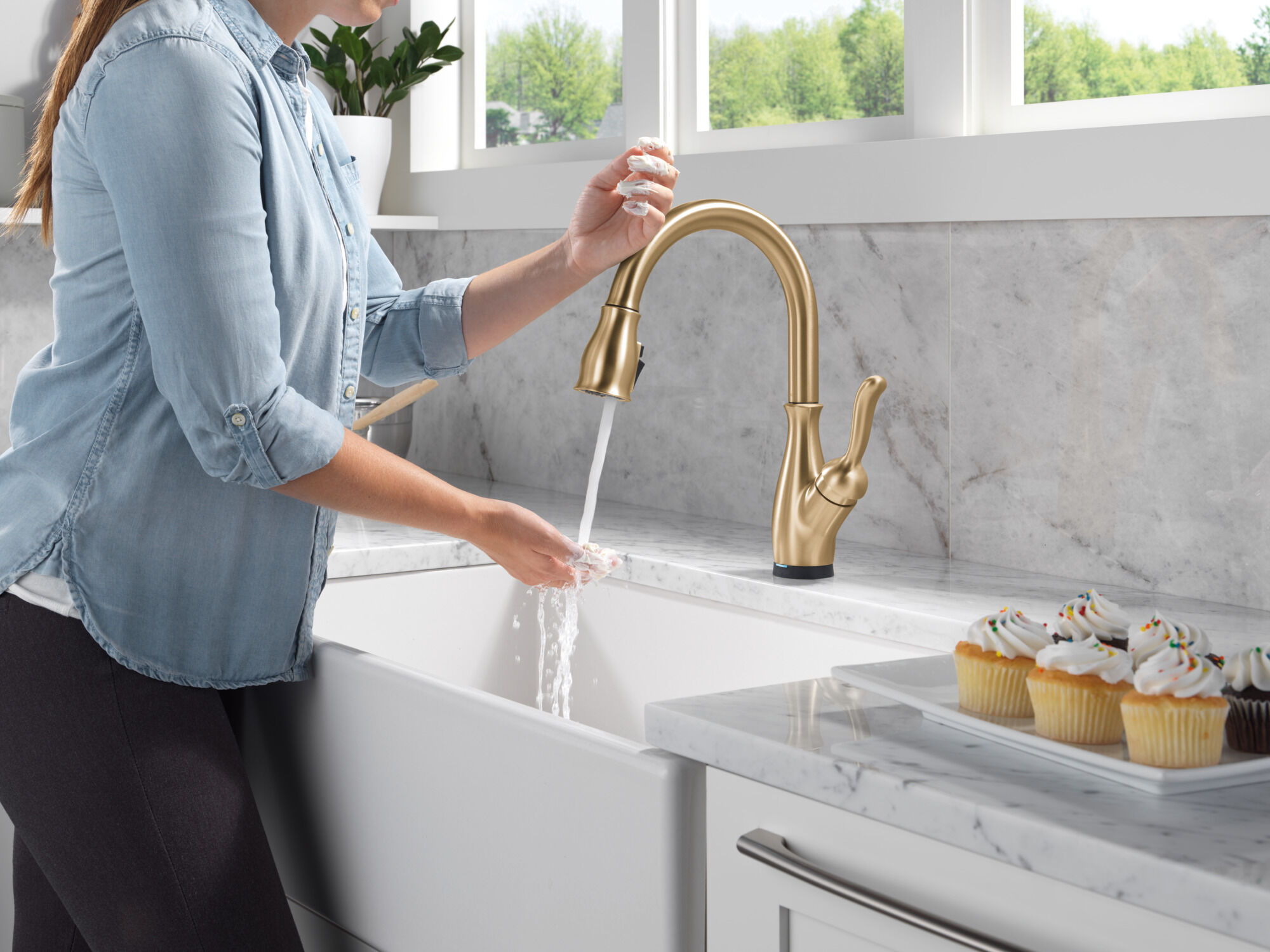 Touch2O® Technology Kitchen Faucet with Touchless Technology in