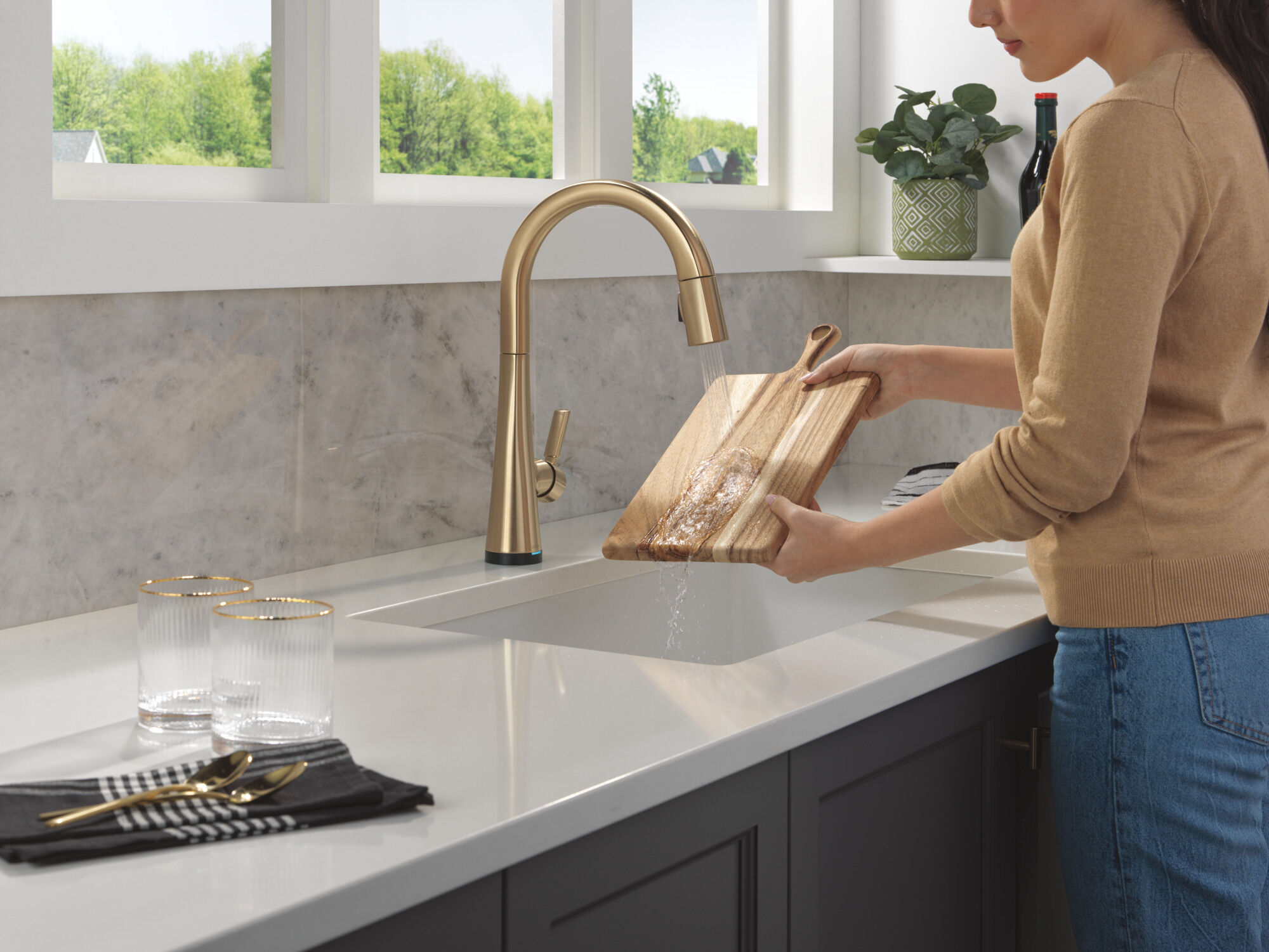 Touch2O® Technology Kitchen Faucet with Touchless Technology in