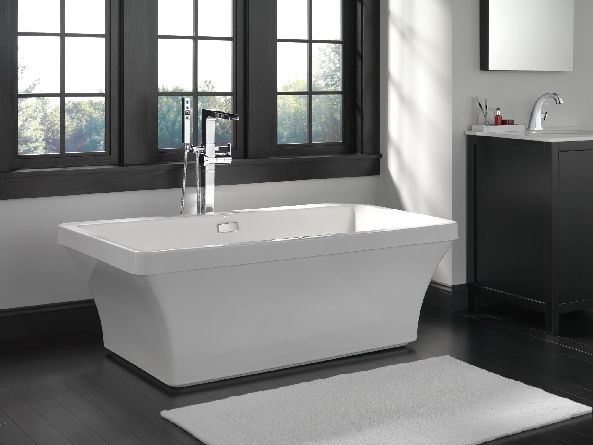 60'' x 32'' Freestanding Tub with Integrated Waste and Overflow in