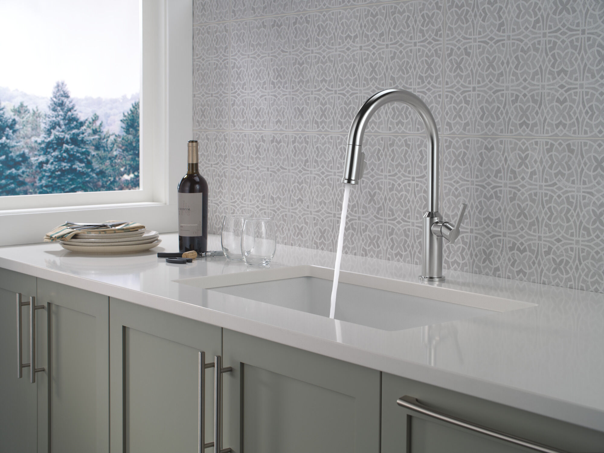 Single Handle Pull-Down Kitchen Faucet in Lumicoat® Arctic