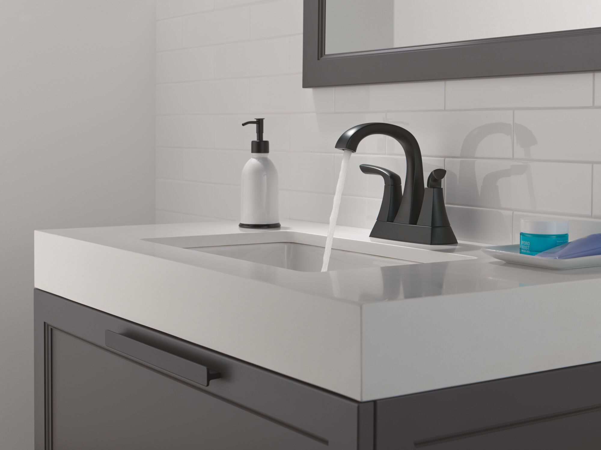 Two Handle Centerset Bathroom Faucet in Matte Black 25895LF-BL