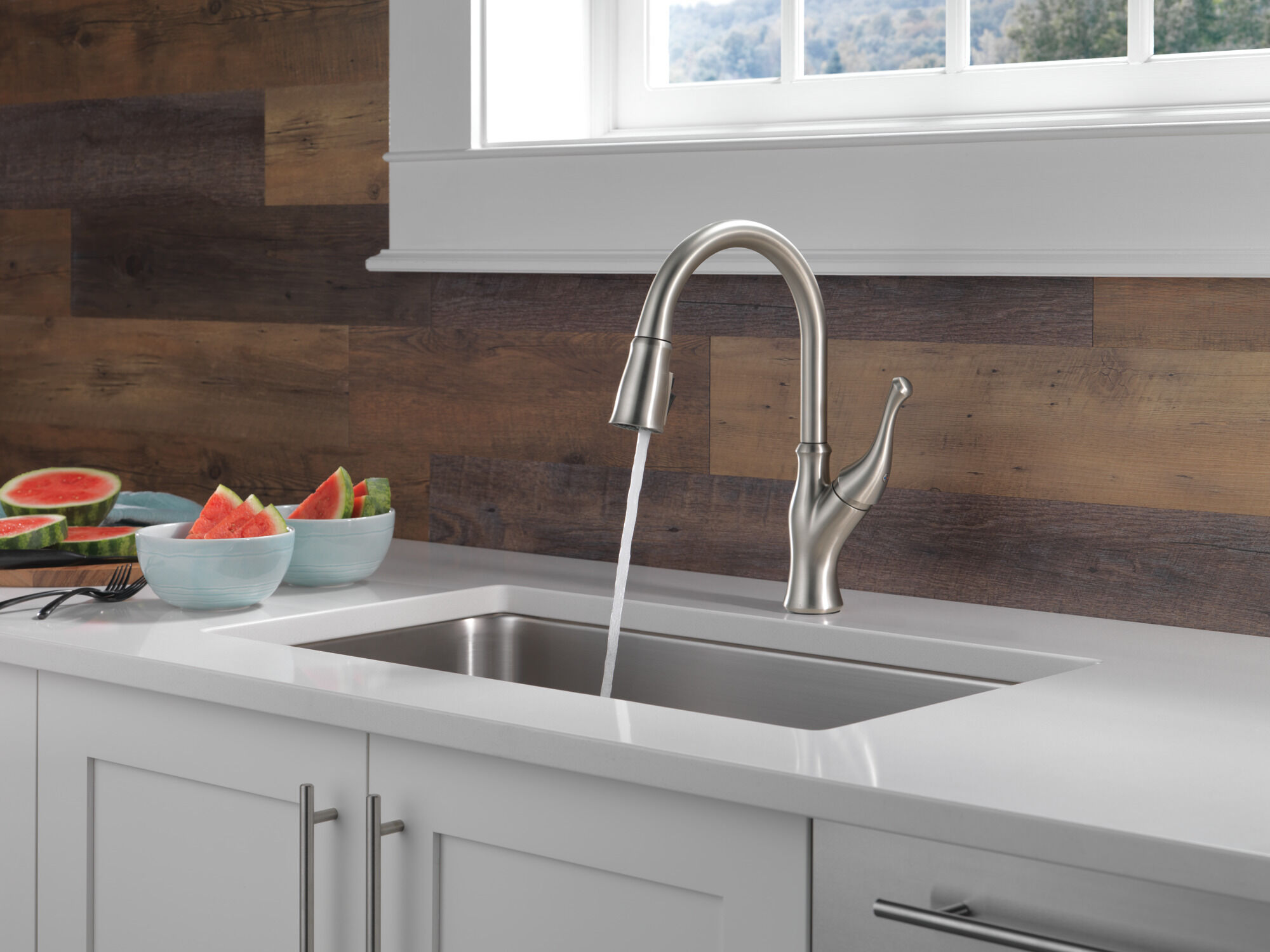 Single-Handle Pull-Down Kitchen Faucet in Spotshield Stainless