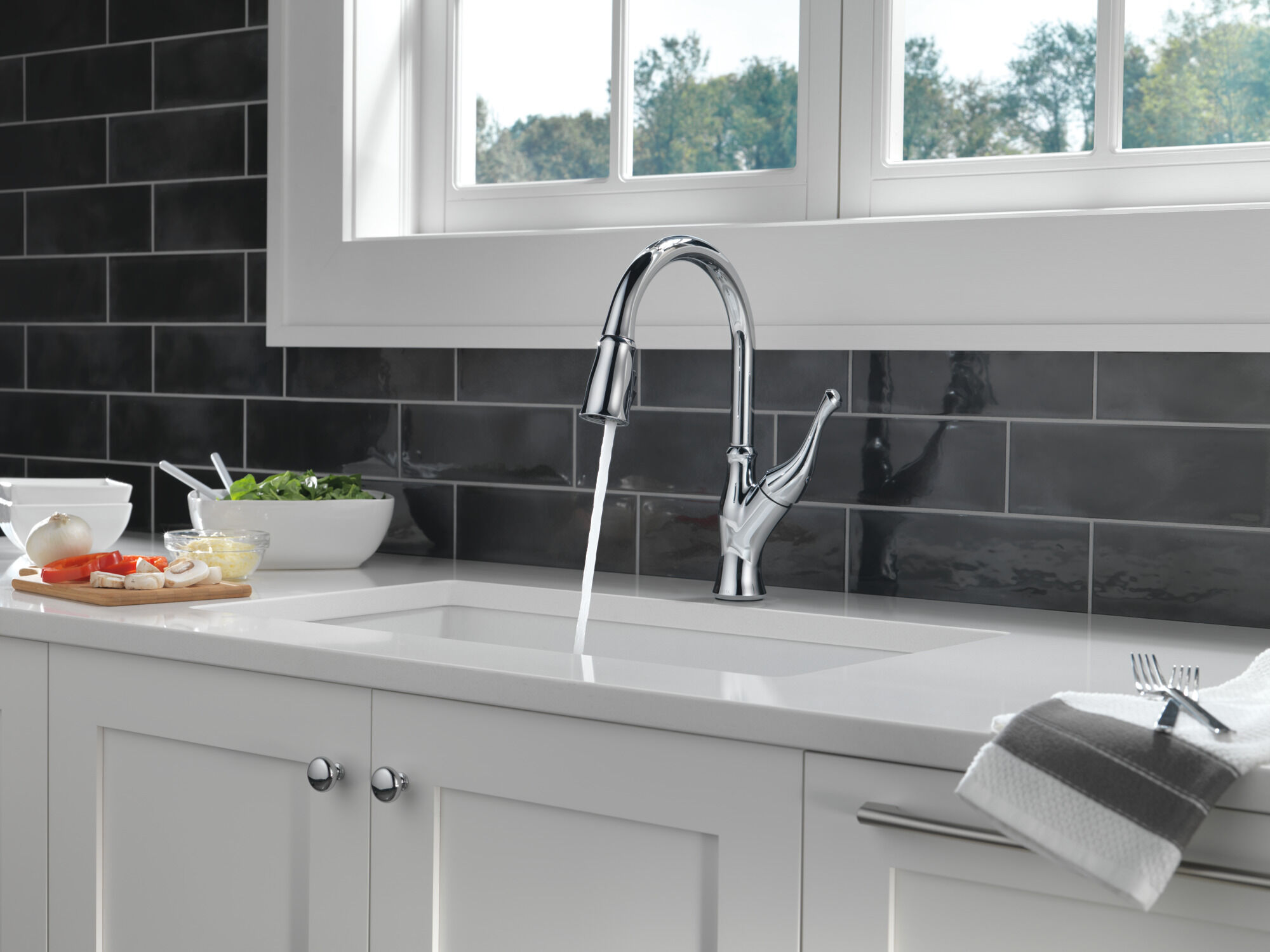 Single-Handle Pull-Down Kitchen Faucet in Chrome 19888Z-DST