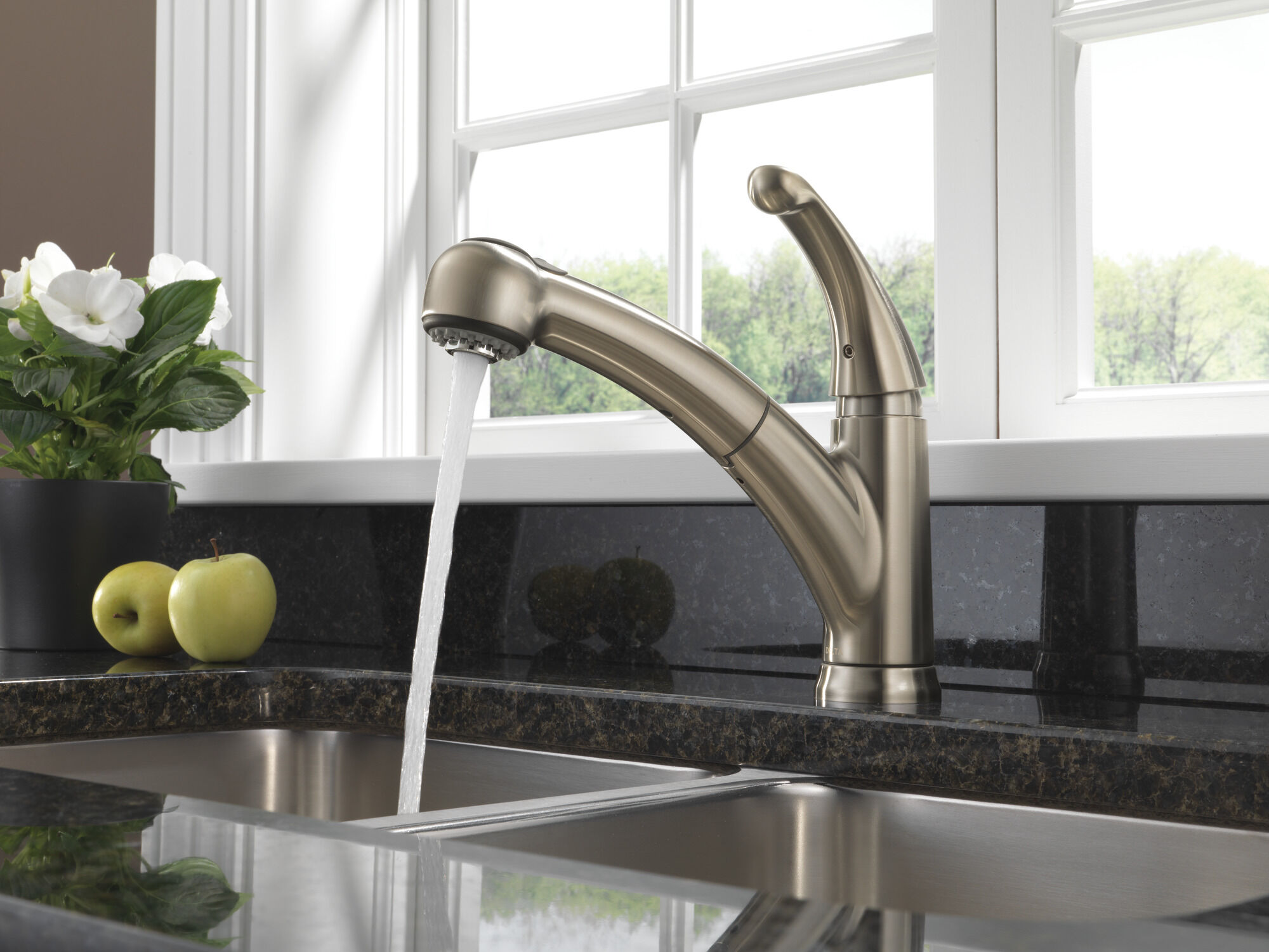 Single Handle Pull-Out Kitchen Faucet in Stainless 467-SS-DST