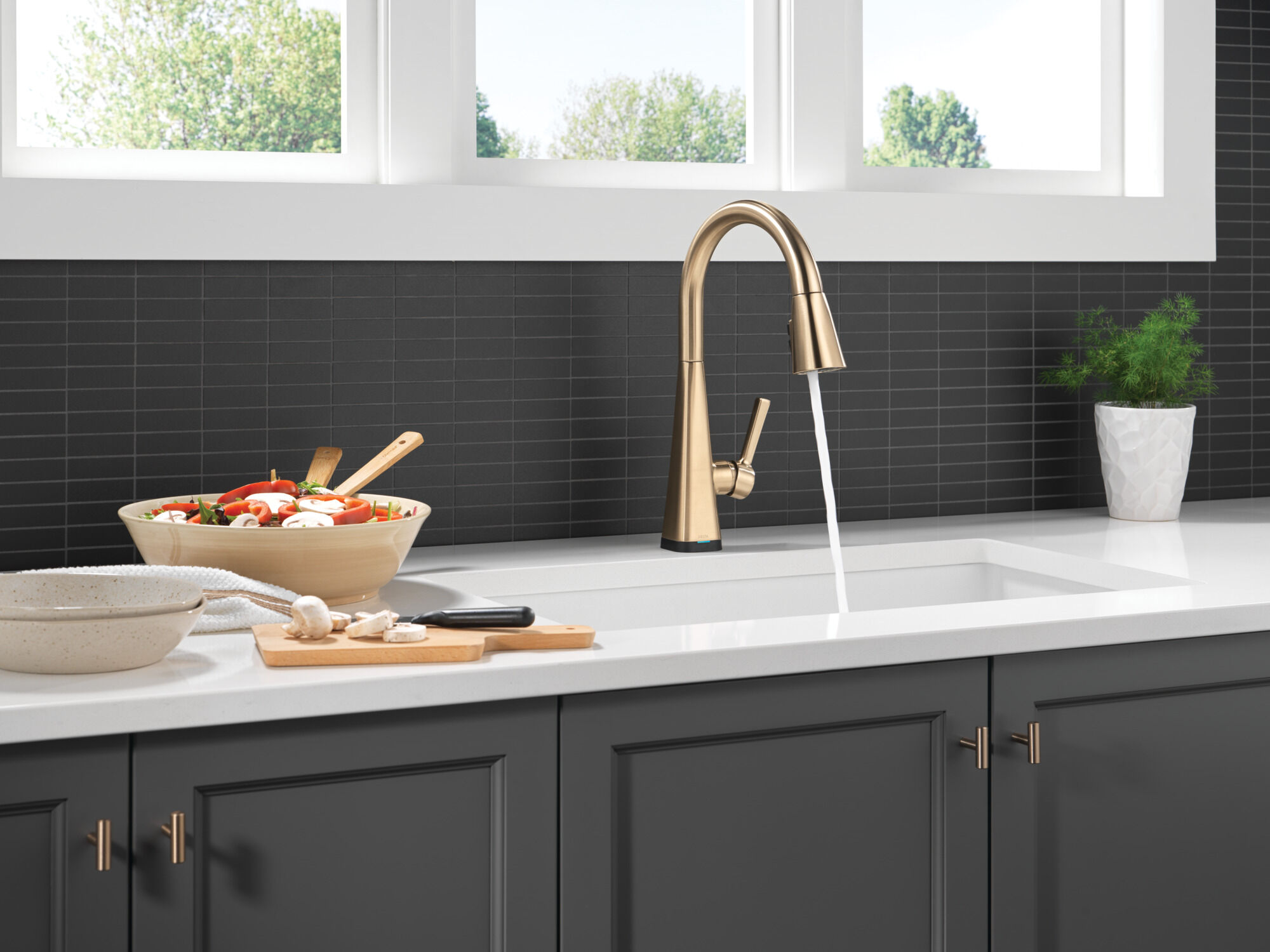 Single-Handle Pull-Down Kitchen Faucet with Touch2O® Technology in