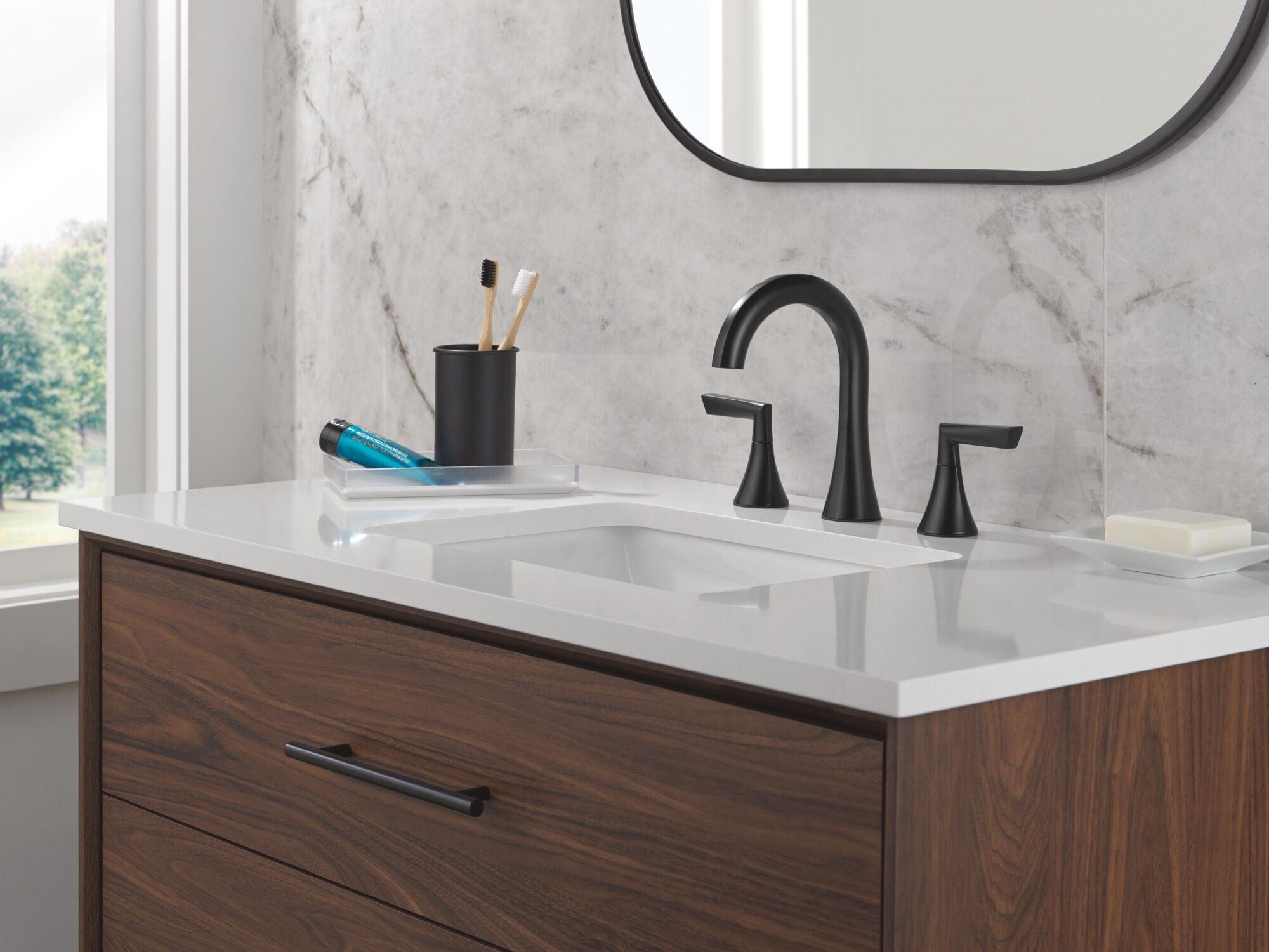 Two Handle Widespread Bathroom Faucet in Matte Black 35874LF-BL