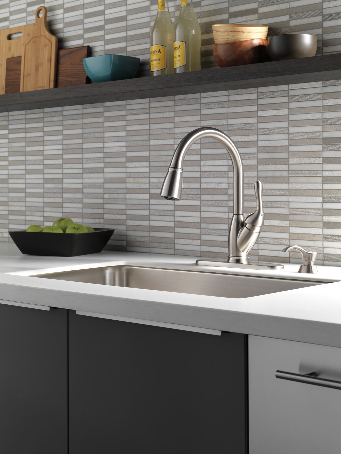 Single Handle Pull-Down Kitchen Faucet in Stainless — thumbnail 3