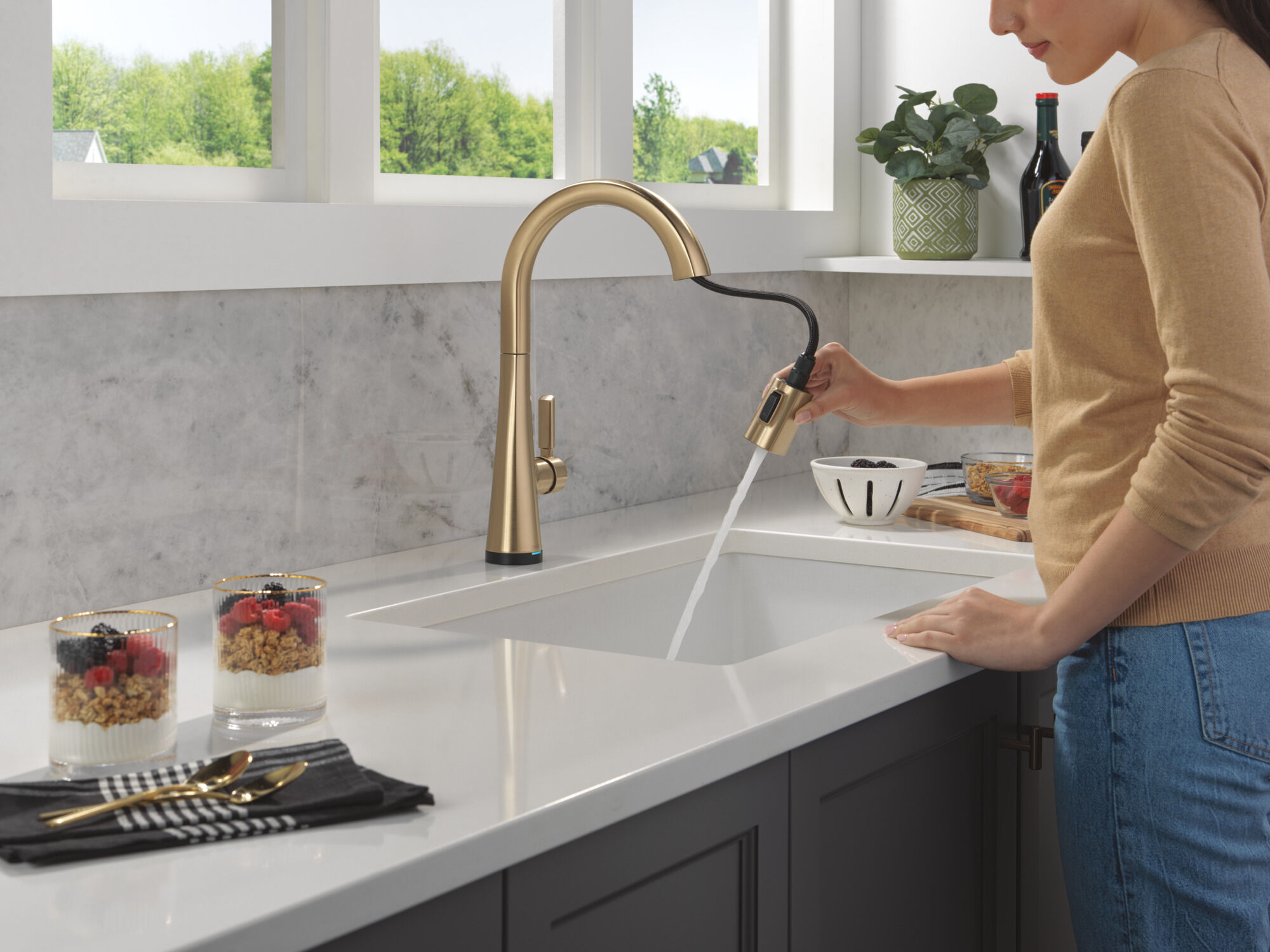 Touch2O® Technology Kitchen Faucet with Touchless Technology in