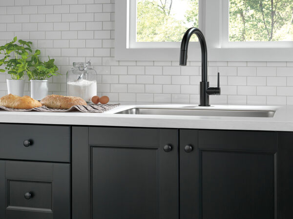 Single Handle Pull Down Kitchen Faucet 9159 Bl Dst Delta Faucet