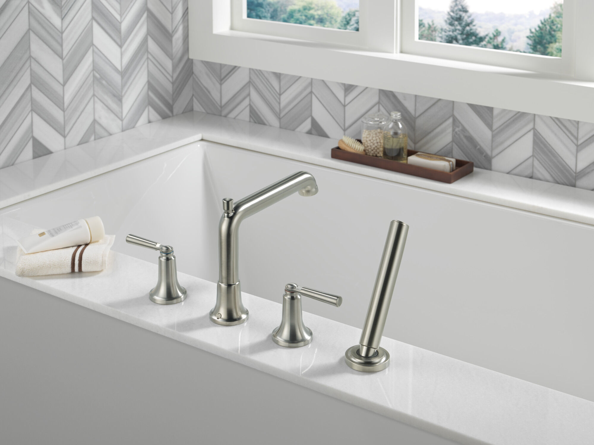 Roman Tub Trim with Hand Shower in Stainless T4736-SS | Delta Faucet