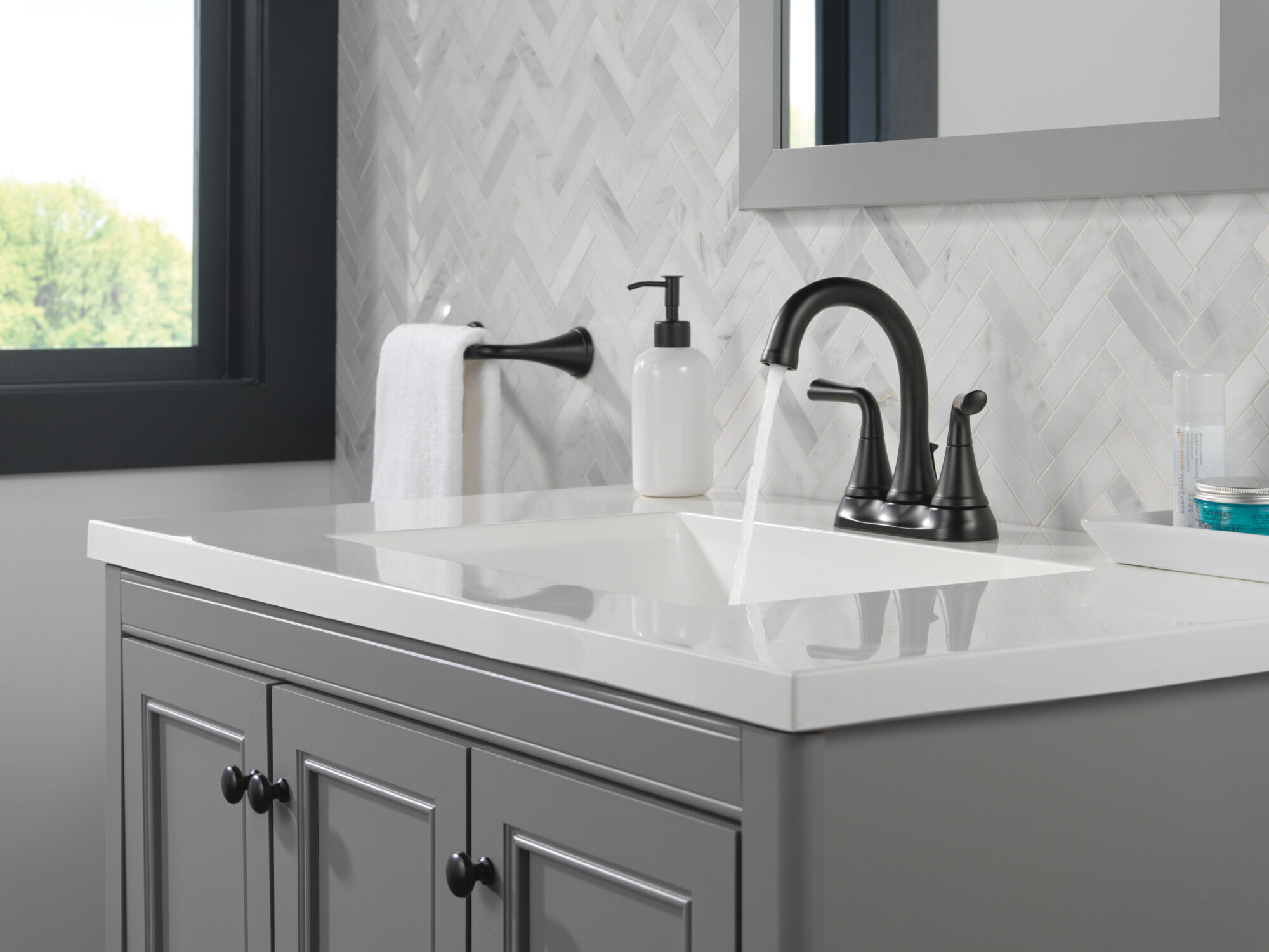 Two Handle Centerset Bathroom Faucet in Matte Black 2533LF-BLMPU