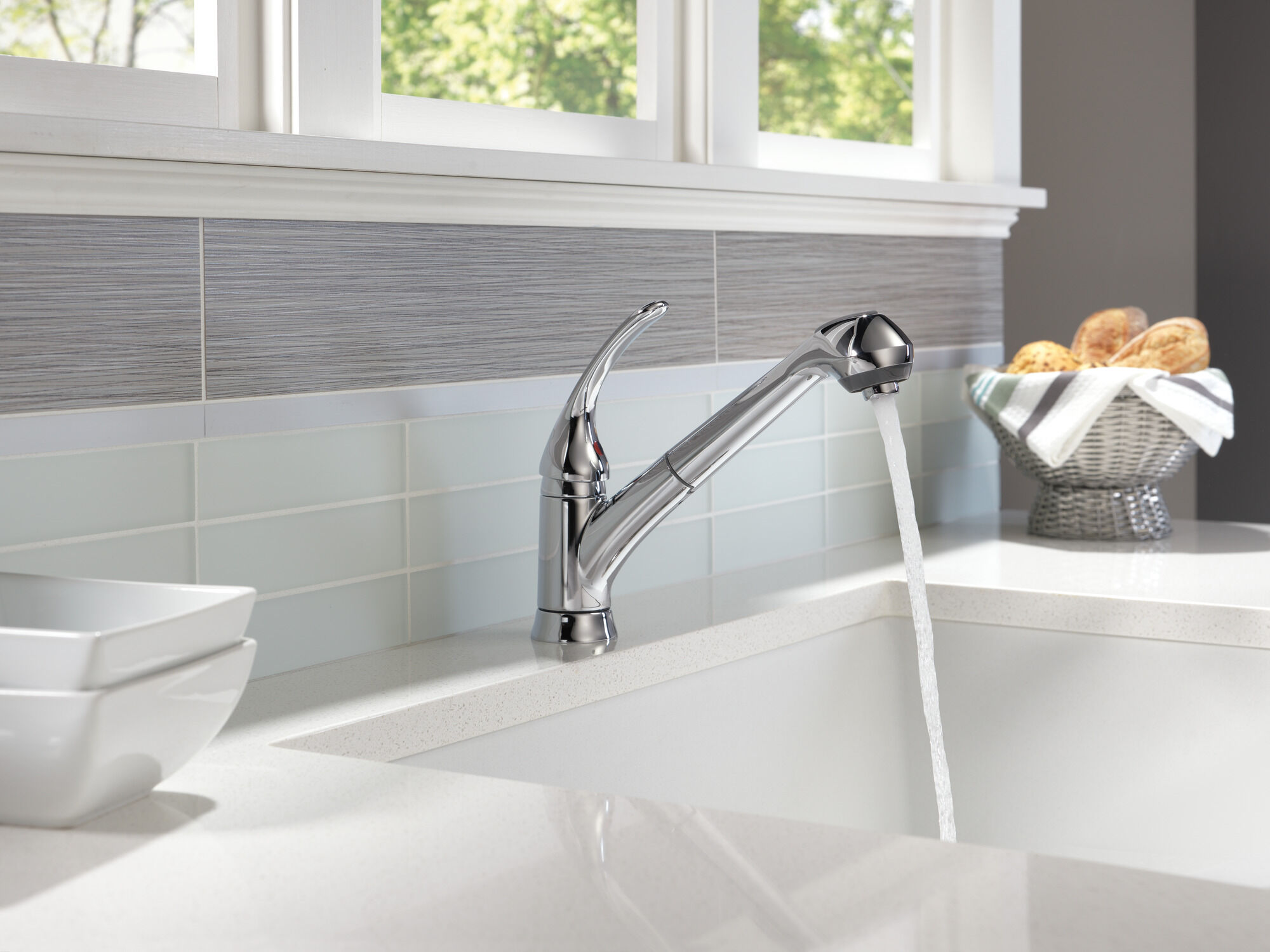 Single Handle Pull-Out Kitchen Faucet in Chrome - Thumbnail 2