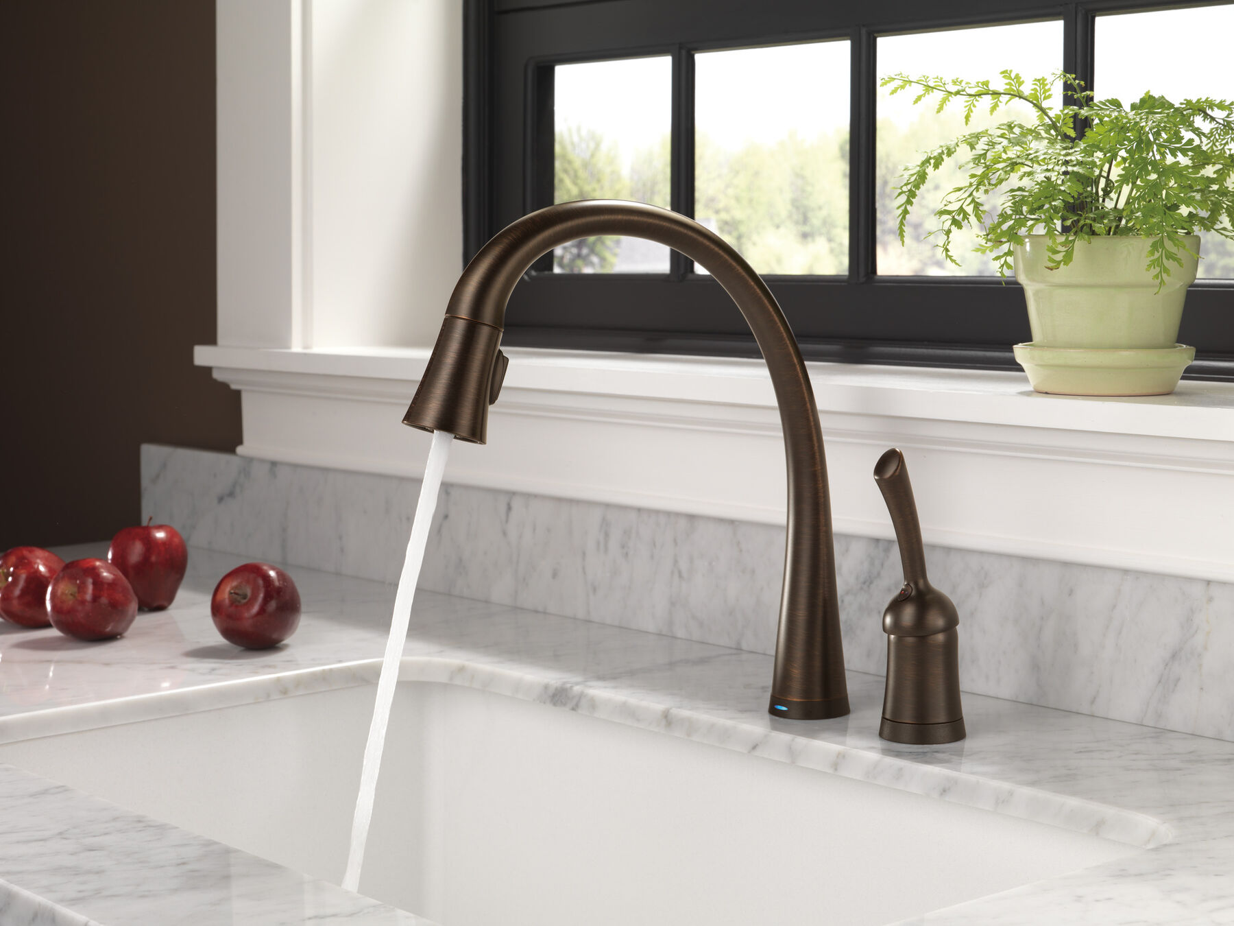 Single Handle PullDown Kitchen Faucet with Touch2O® Technology in