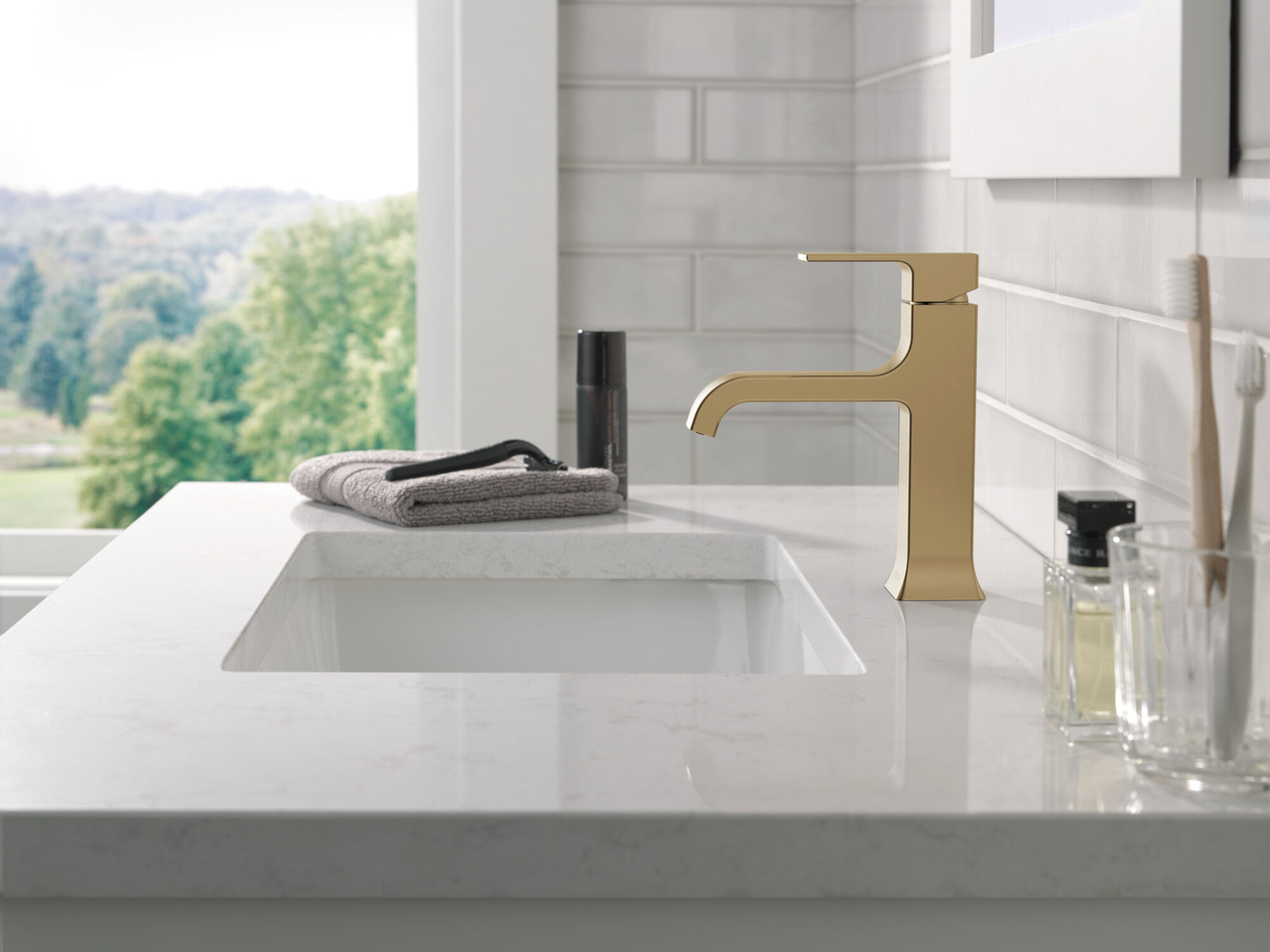 Single Handle Bathroom Faucet in Champagne Bronze 539-CZMPU-DST