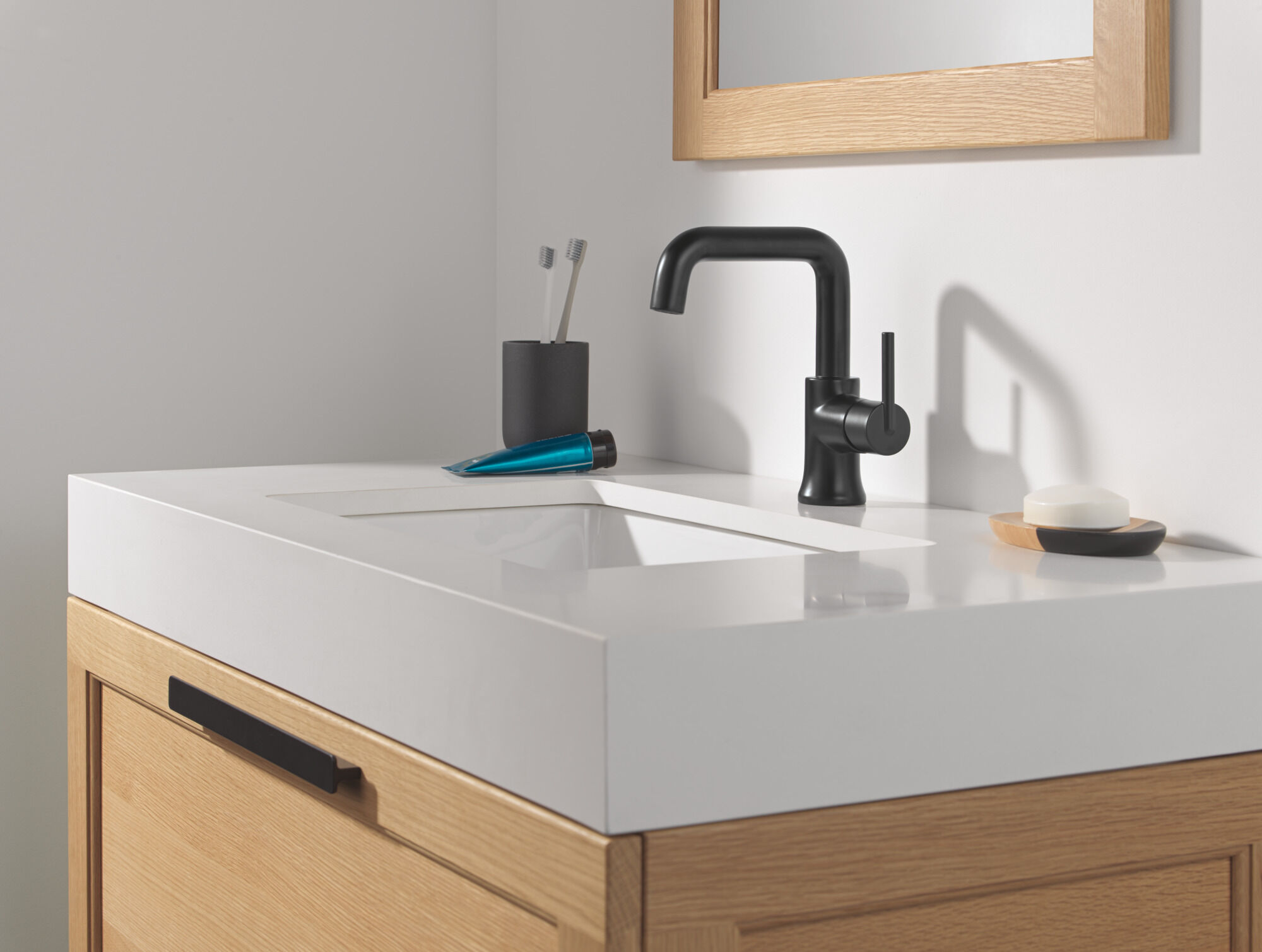 Single Handle Bathroom Faucet in Matte Black 554HAR-BL-DST | Delta