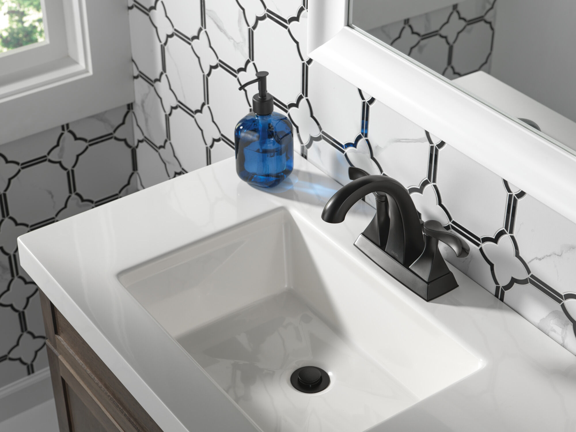 Two Handle Centerset Bathroom Faucet in Matte Black 25841LF-BL