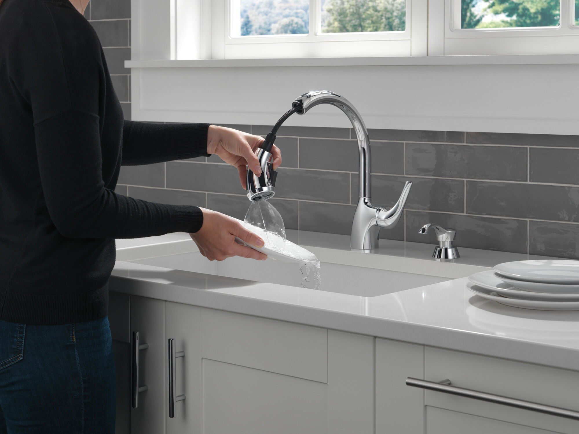 Single Handle Pull-Out Kitchen Faucet in Chrome 19794Z-SD-DST