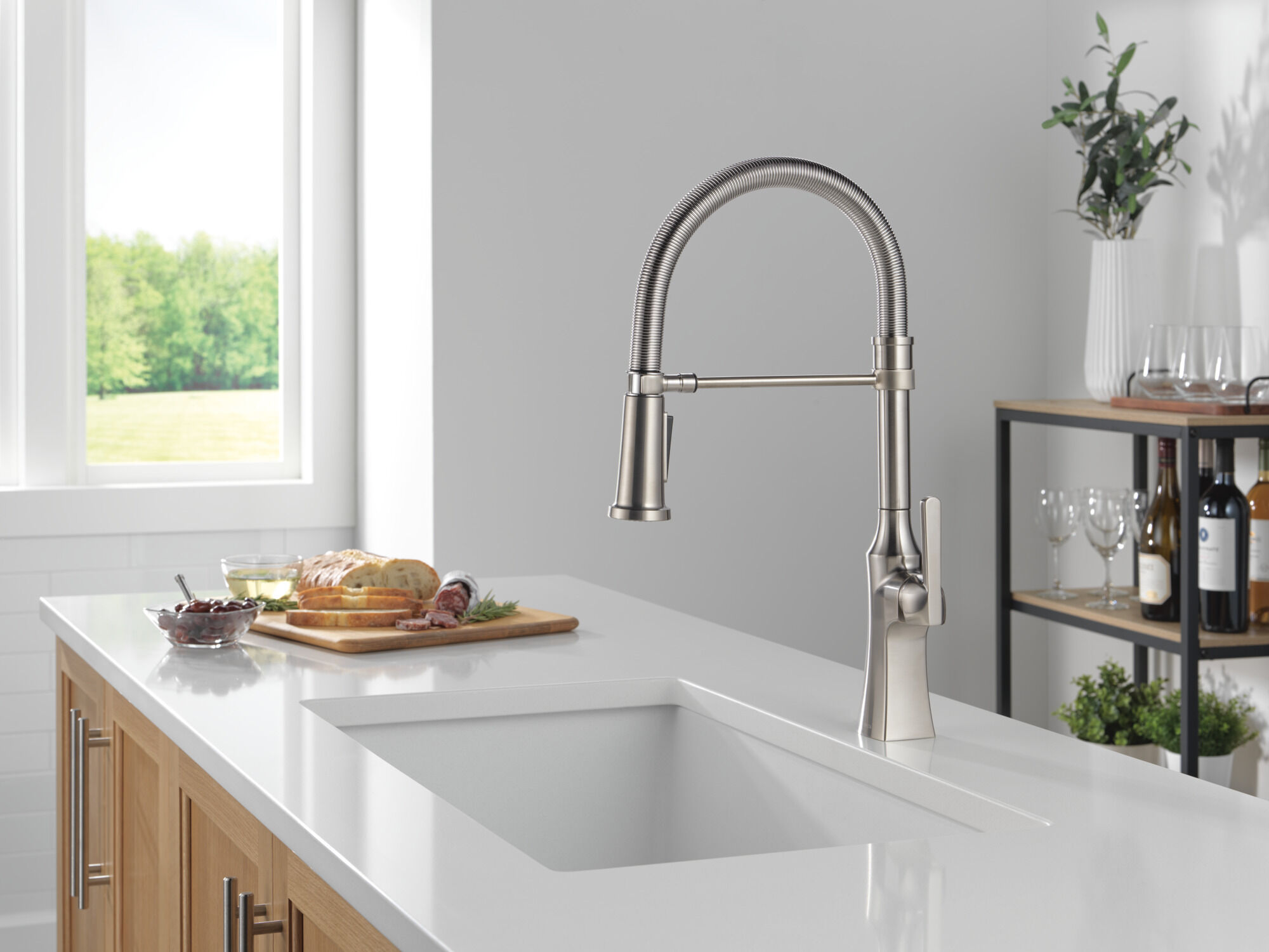 Single Handle Pull-Down Kitchen Faucet With Spring Spout in