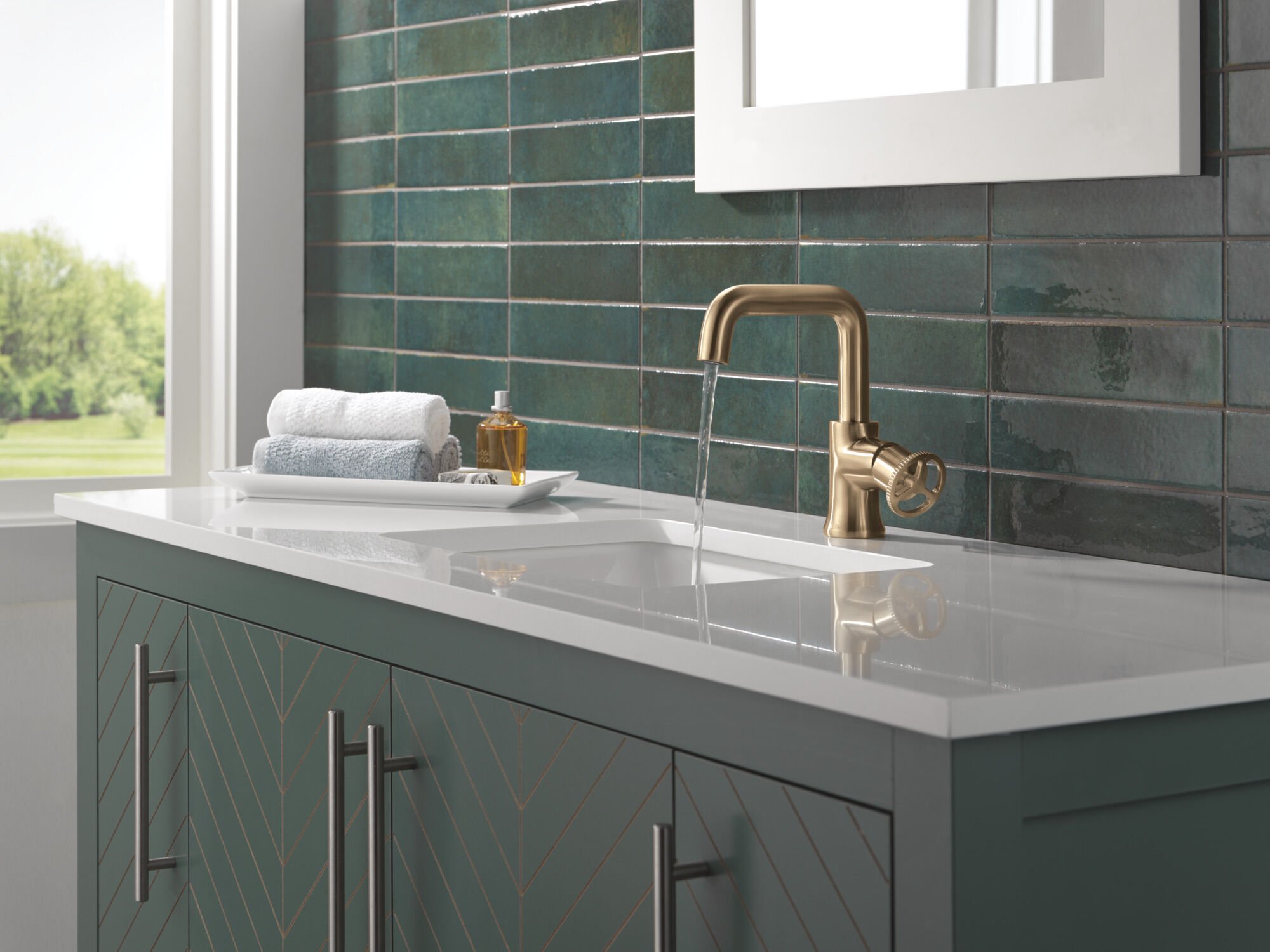 Single Handle Bathroom Faucet in Champagne Bronze 5547HAR-CZ-DST