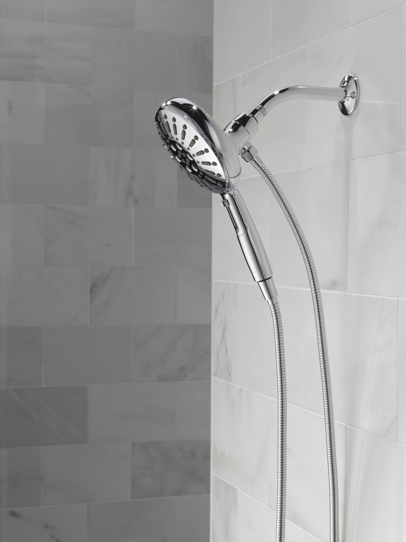 7-Setting SureDock&reg; Magnetic Hand Shower