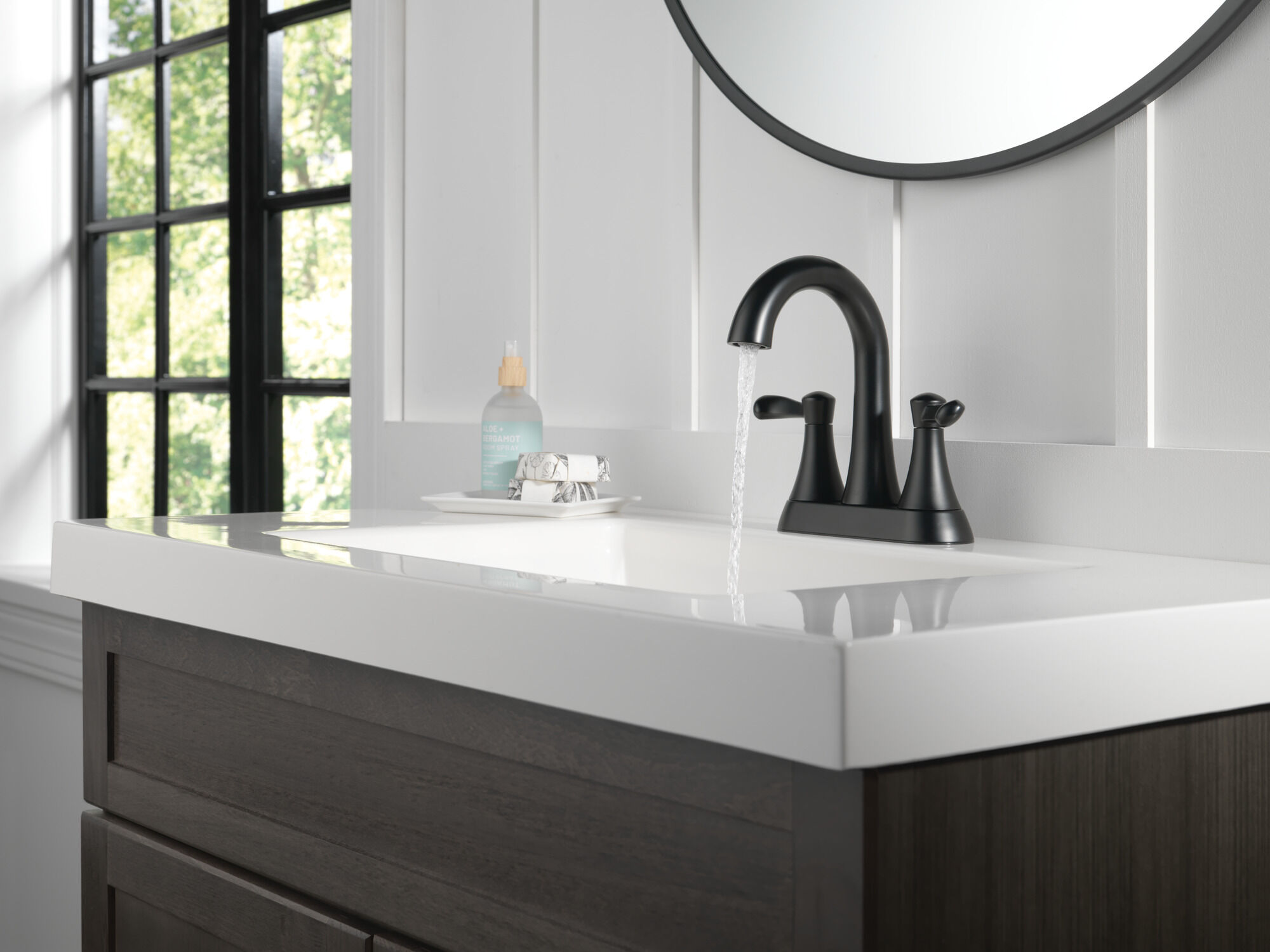 Two Handle Centerset Bathroom Faucet in Matte Black 25897LF-BL