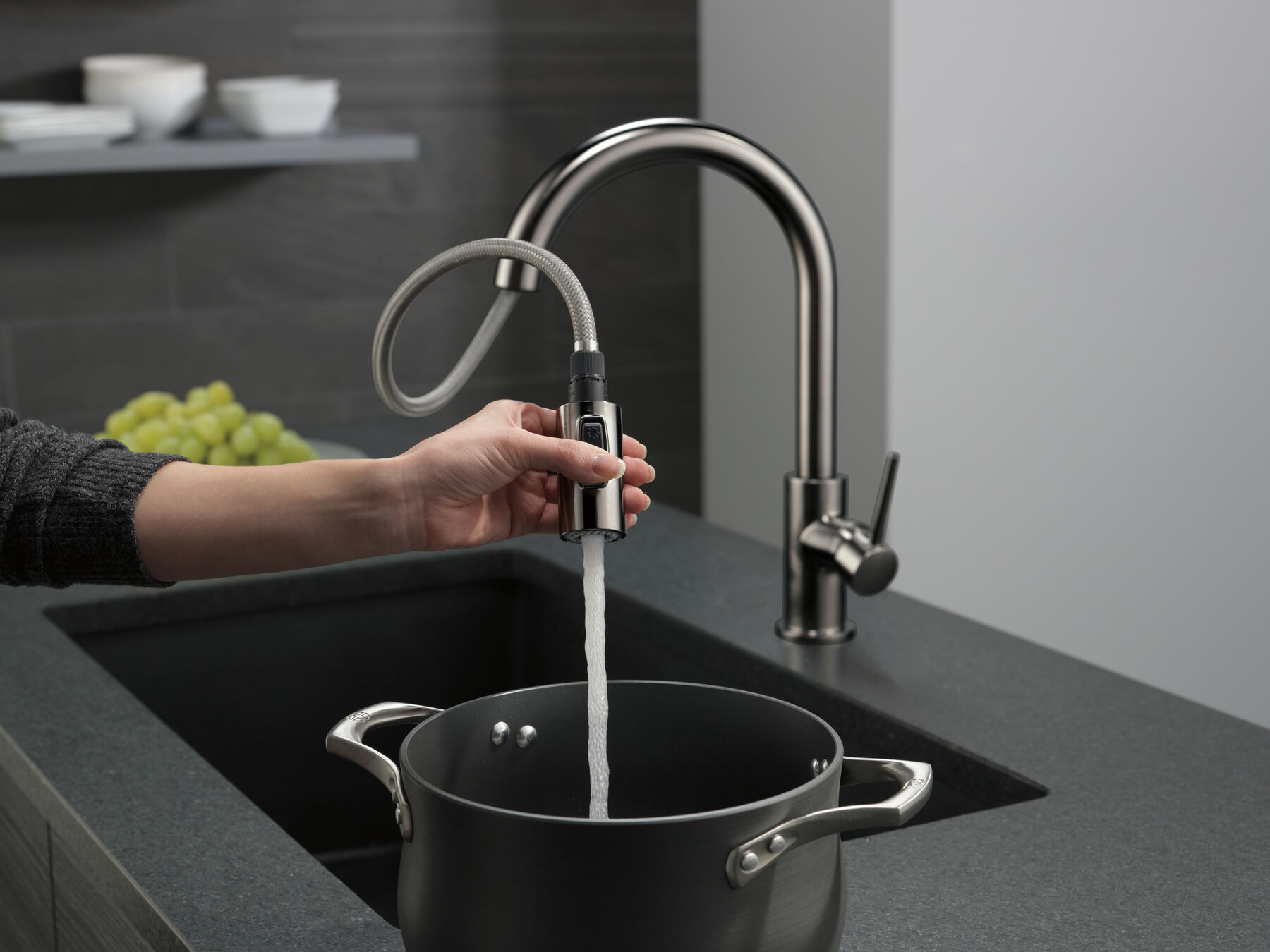 Single Handle Pull-Down Kitchen Faucet