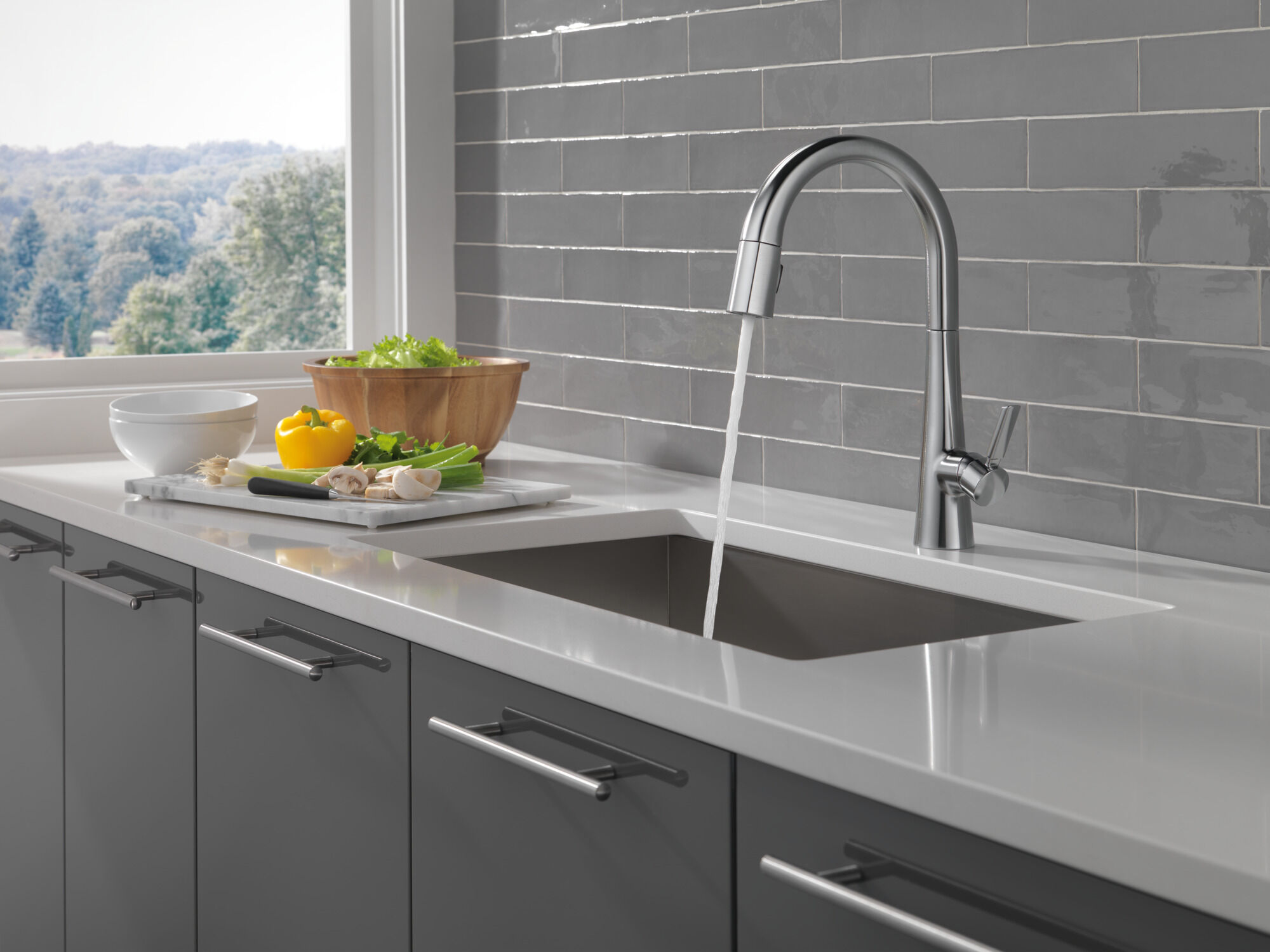 Single Handle Pull-Down Kitchen Faucet in Lumicoat® Arctic