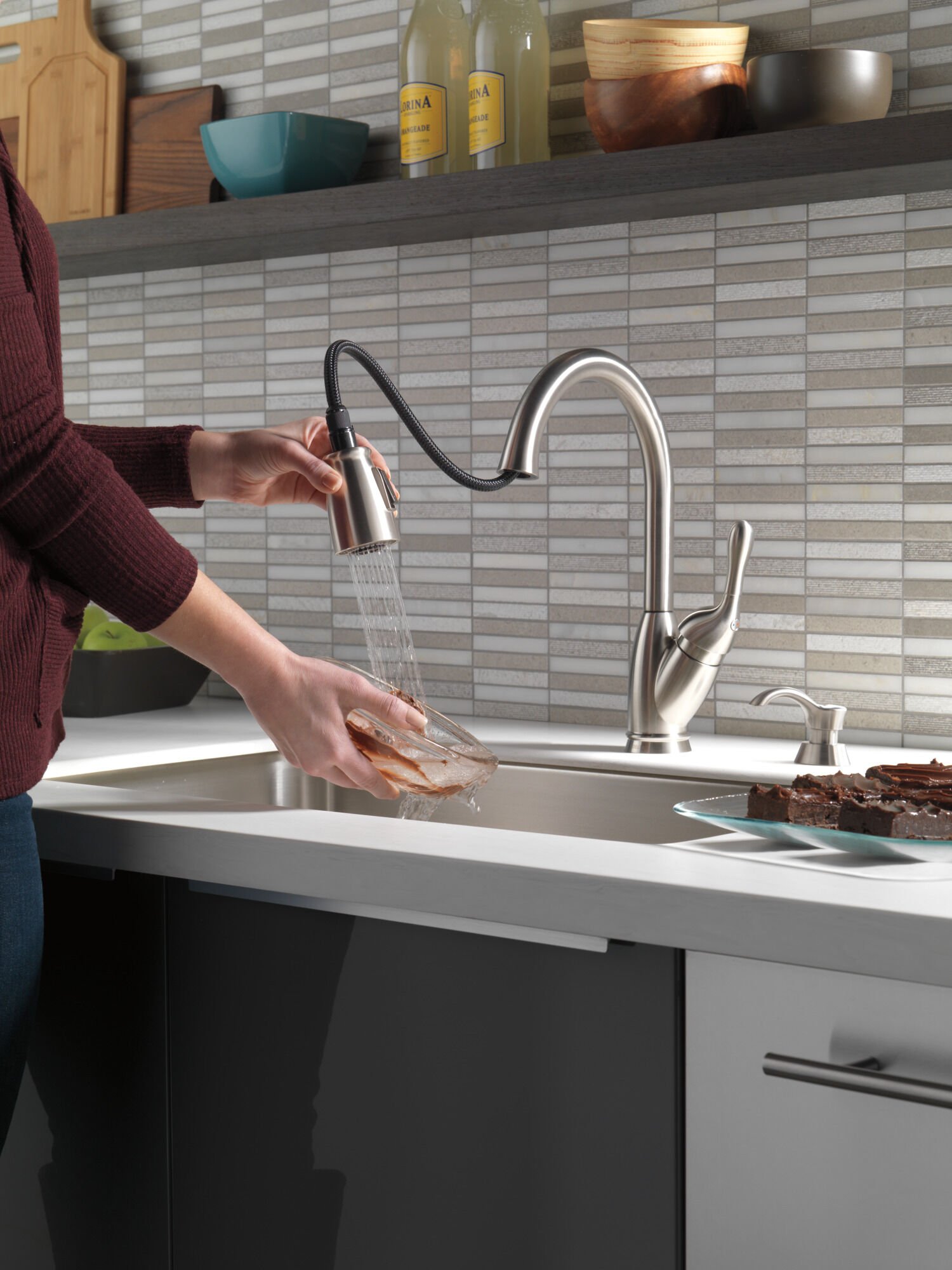 Single Handle Pull-Down Kitchen Faucet (Recertified) in Stainless