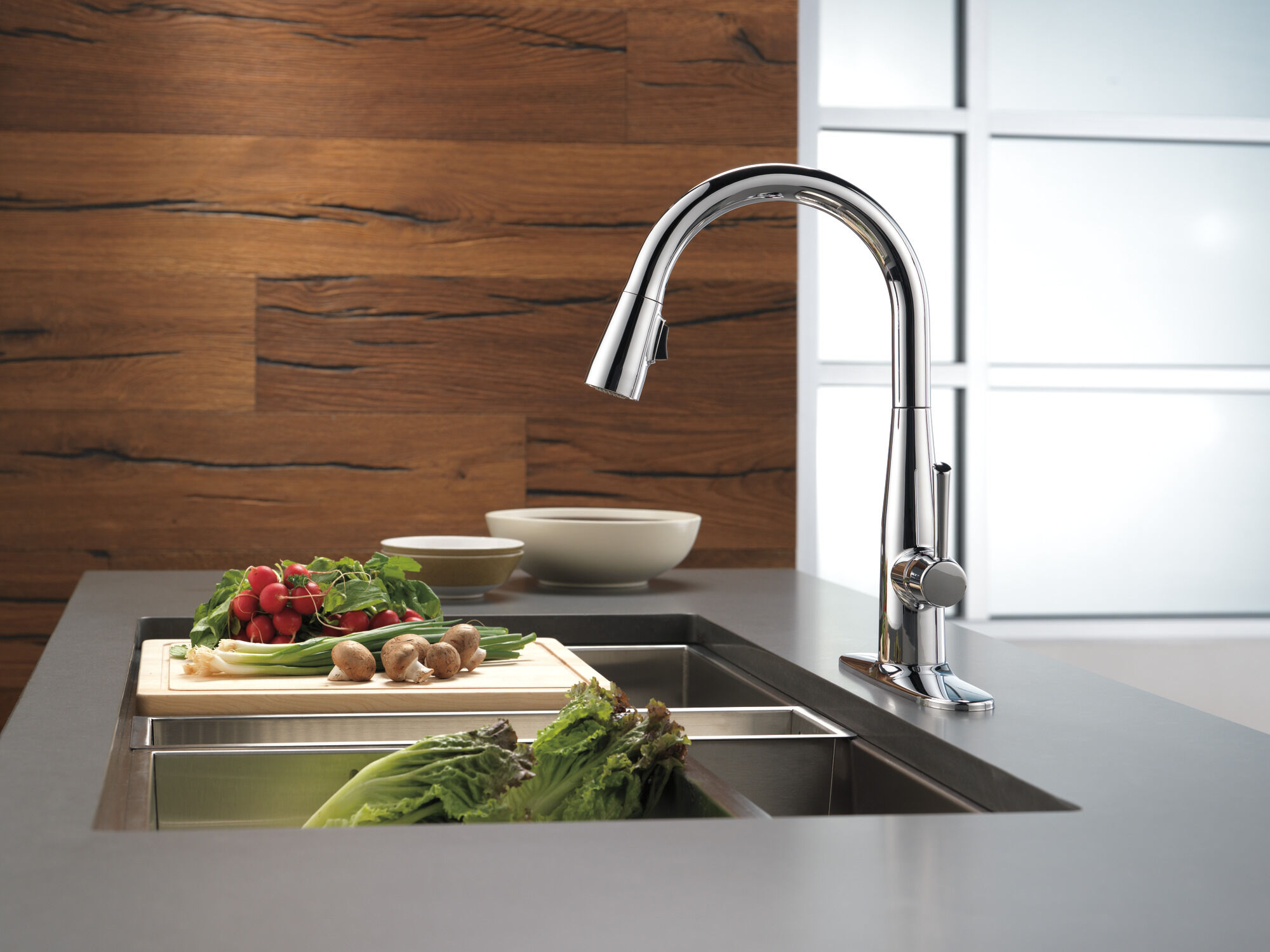 Leland Single-Handle Pull-Down Kitchen Faucet - Thumbnail 5