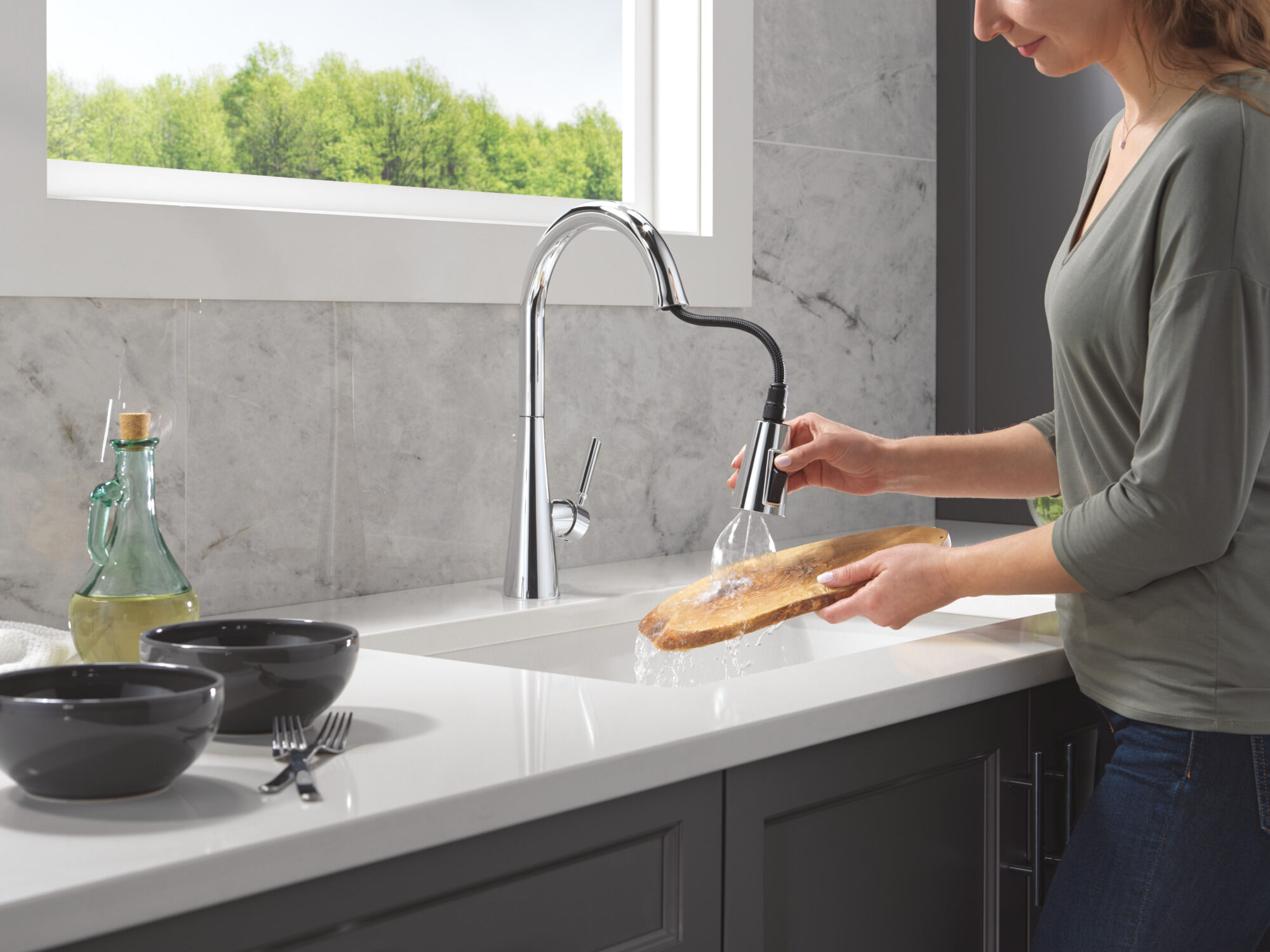 Single Handle Kitchen Pull-Down Faucet in Chrome 19846Z-DST