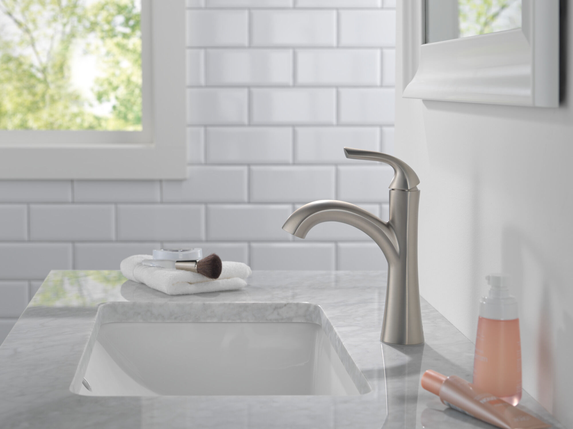 Single Handle Bathroom Faucet in Spotshield Brushed Nickel 15847LF