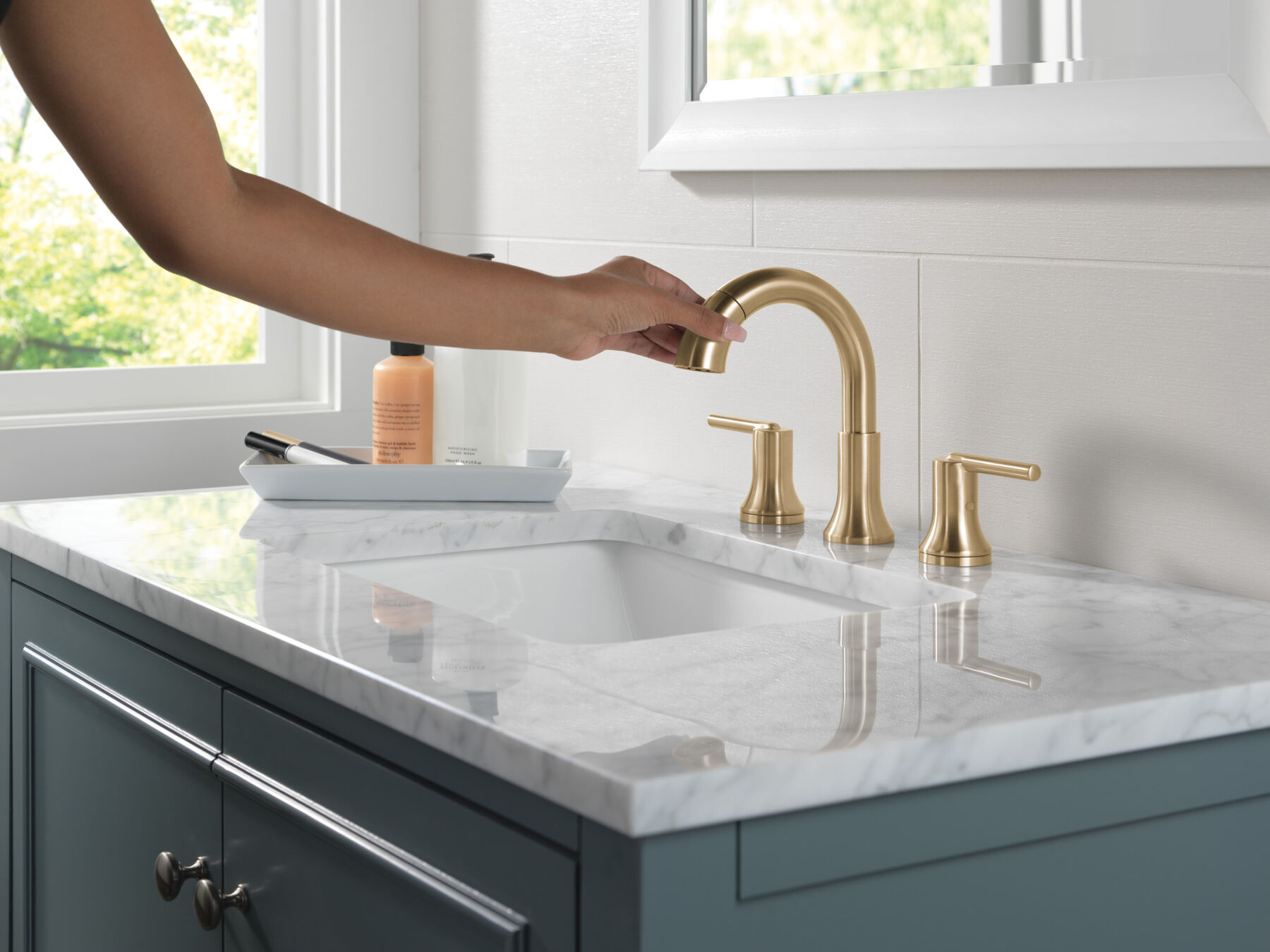 Two Handle Widespread Pull Down Bathroom Faucet in Champagne Bronze 3559CZPDDST Delta Faucet