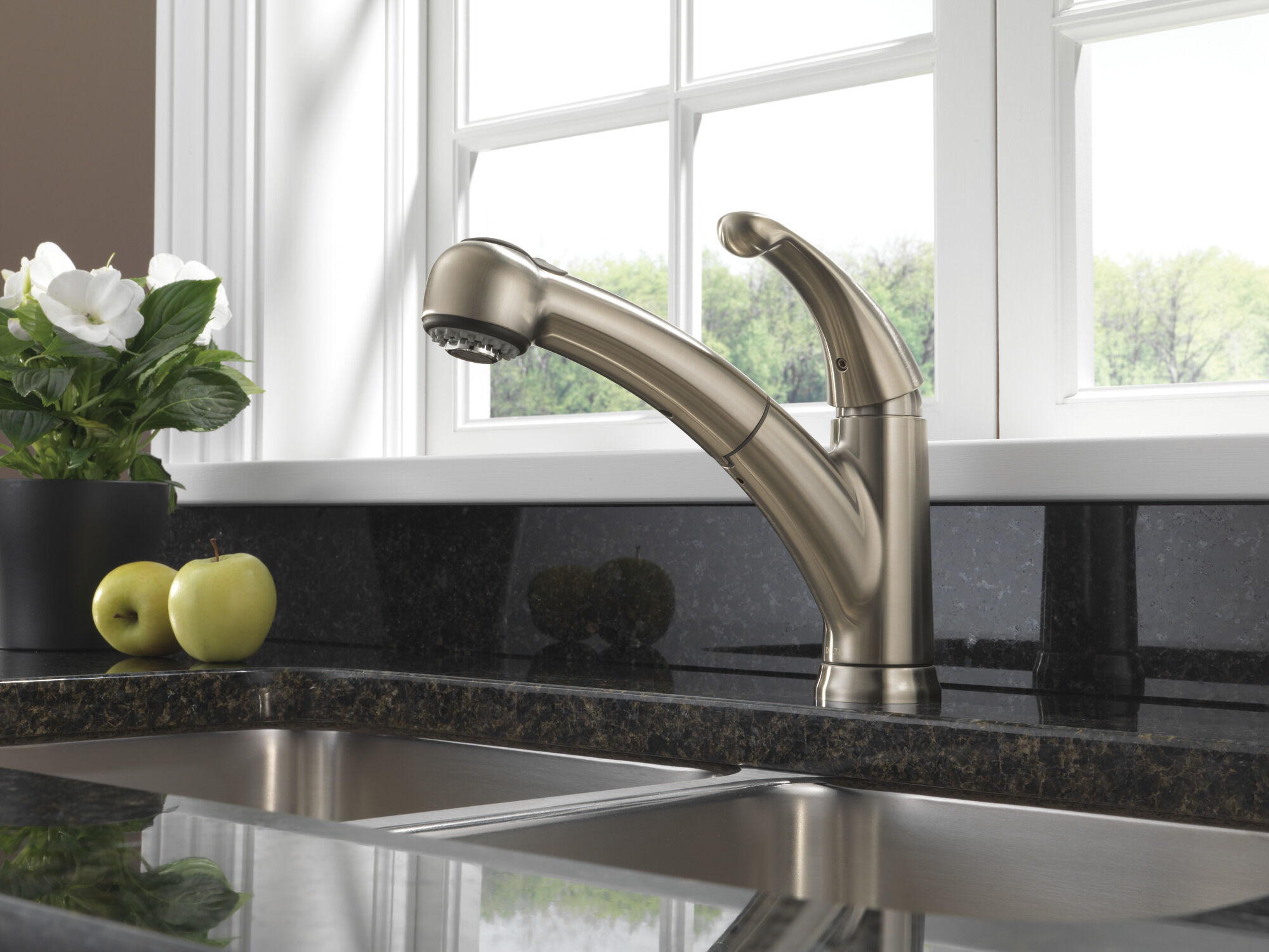Single Handle Pull-Out Kitchen Faucet in Stainless 467-SS-DST