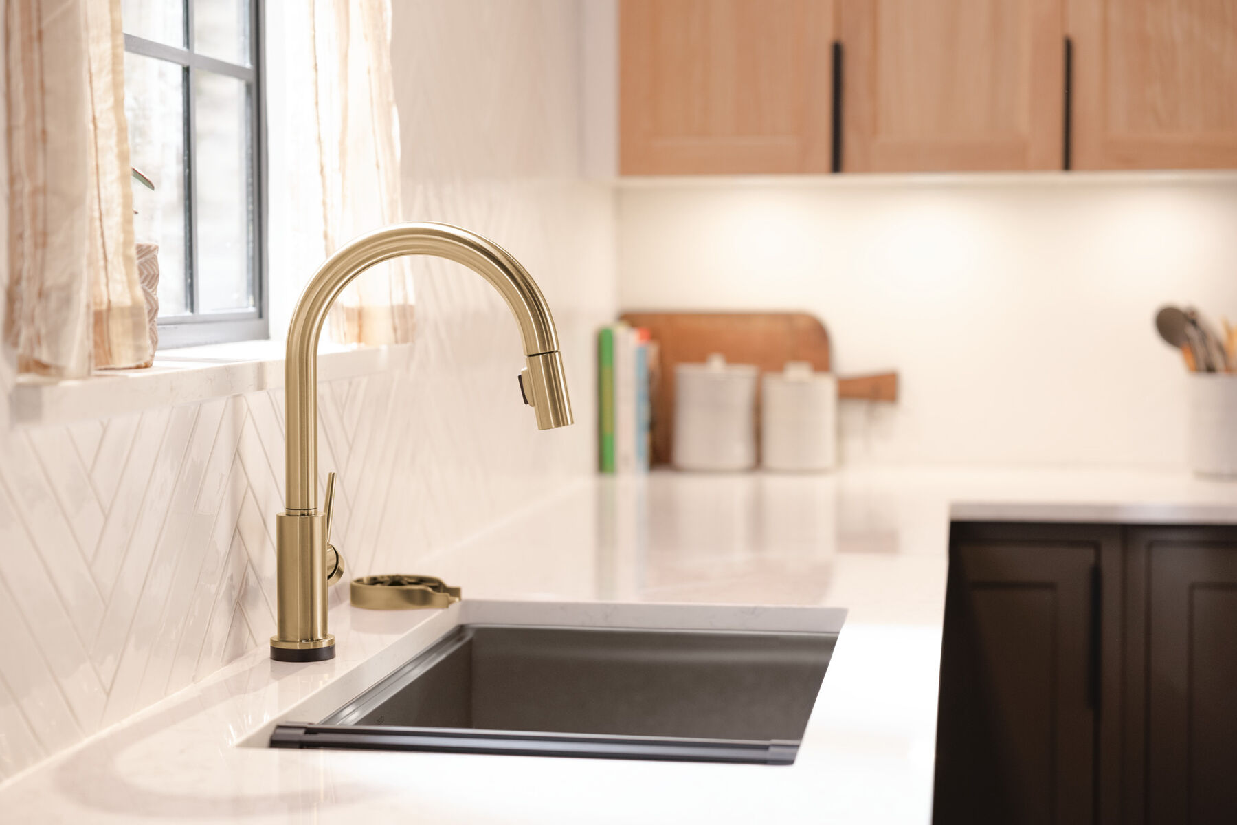 Metal Glass Rinser in Champagne Bronze GR250CZ Delta Faucet