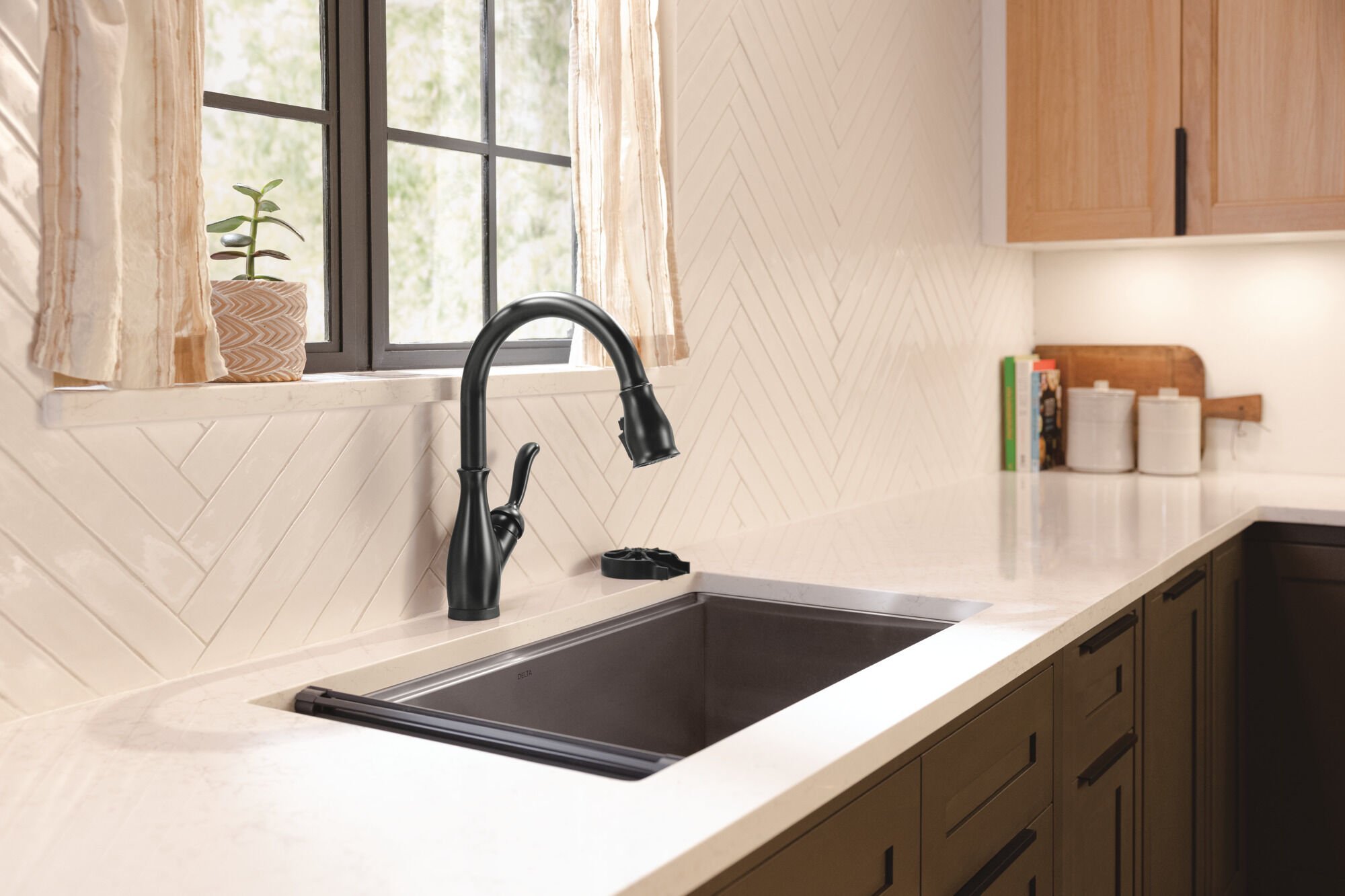 ルシアンペラフィネ S VoiceIQ® Kitchen Faucet with Touch2O® Technology with Touchless