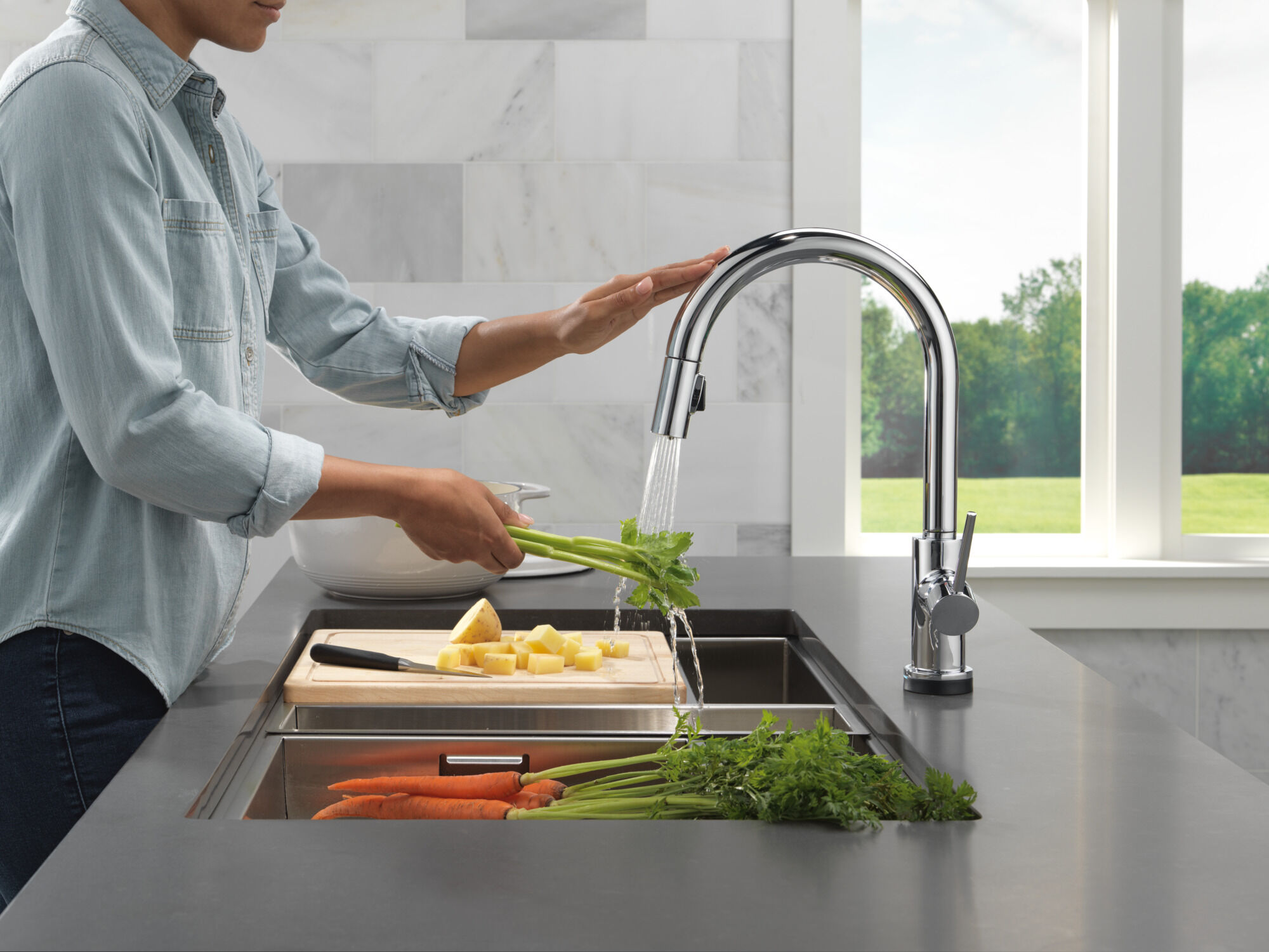 Touch2O® Technology Kitchen Faucet with Touchless Technology in
