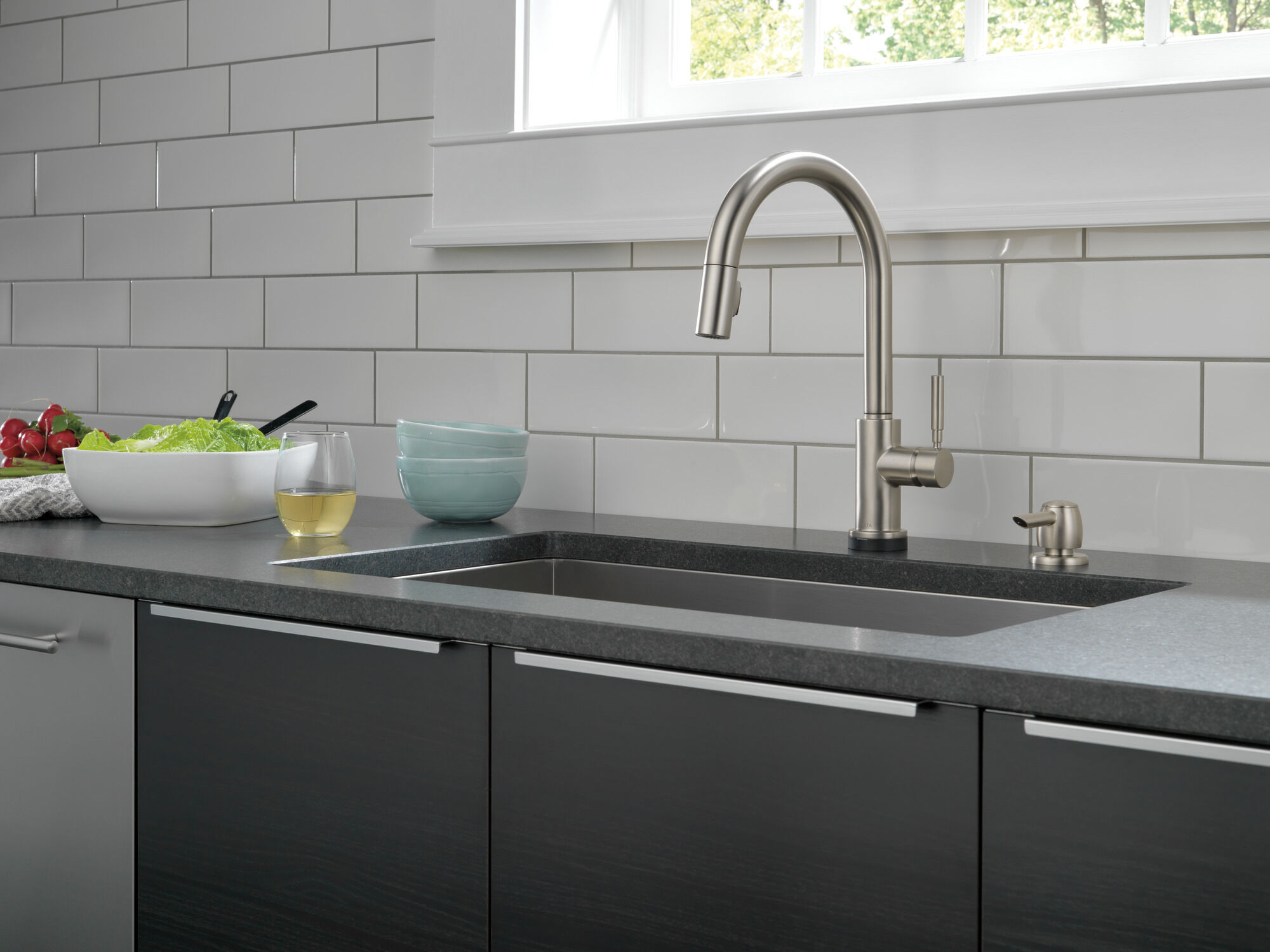 Single Handle Pull-Down Kitchen Faucet with Touch2O® Technology