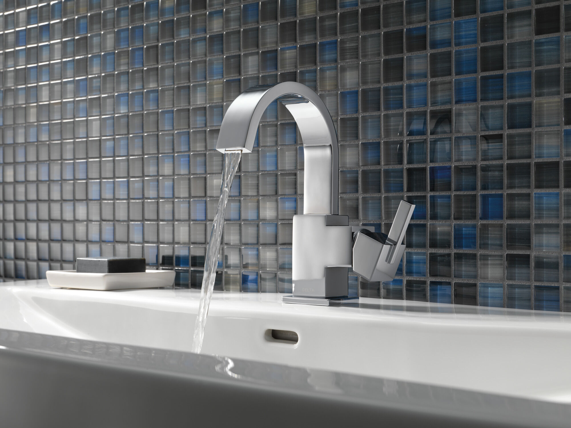 Single Handle Bathroom Faucet in Chrome 553LF | Delta Faucet