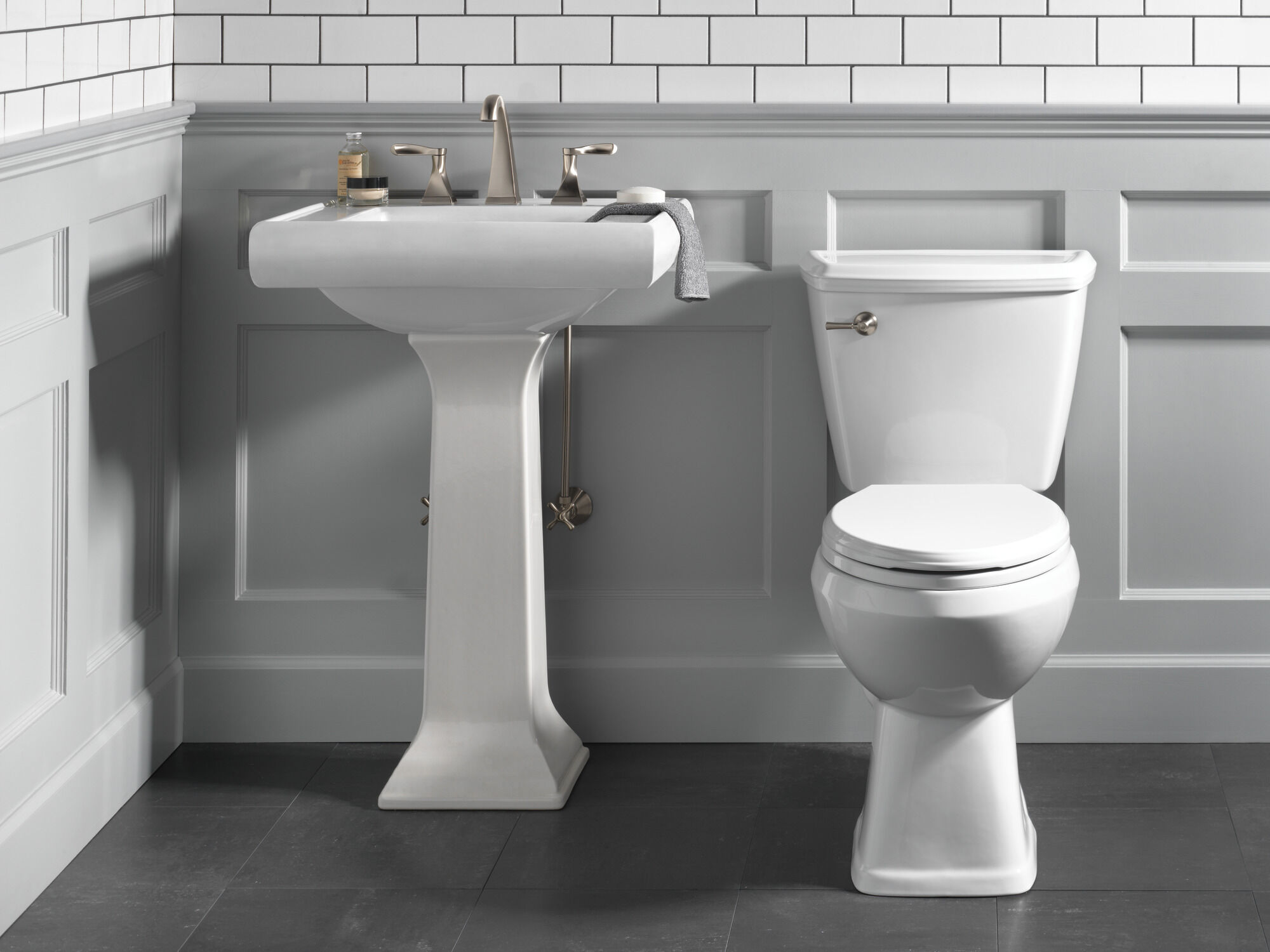 Delta Luxford 2-Piece 1.28 GPF Single Flush Round Front Toilet in White 